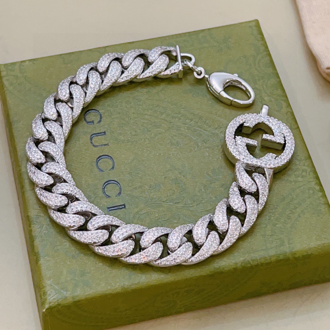 。 2026最新出炉满钻奢华古驰手链。手链中的天花板 闪闪亮亮 豪华阵容设计理念🌼 Gucci古驰手链最