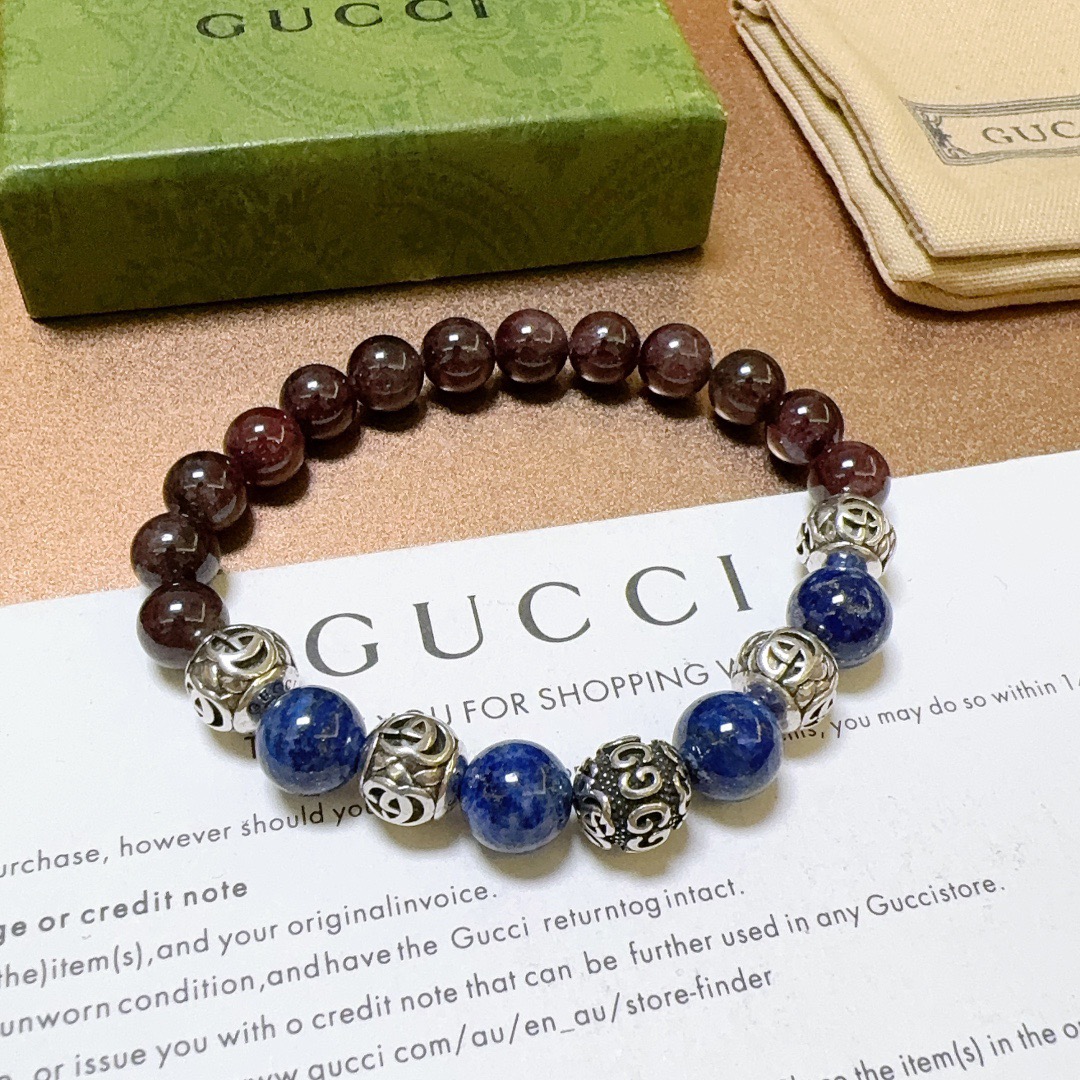 NO:678245,Batch New product launch official announcement Gucci bracelets are available for men and women. The latest natural garnet with lapis lazuli bracelet has a great value and a higher grade. The same Anger Forest series double G bracelet for celebrities. Size: 16-24 cm. The details are distressed. Non-market glossy version. Non-market ordinary products. This one has been released. The best-selling model in Gucci. Very good to match clothes, high-quality jewelry, gucci, bracelet.19860909批 新品发布官宣上市 古驰手链男女同款 最新款天然石榴石搭配青金石手链质感超值档次更高明星同款Anger Forest系列双g手链 尺寸:16-24厘米 细节对版做旧处理 非市面亮面版型 非市面普通做这款一直在出 古驰里面热卖款 非常好搭配衣服,饰品精品,gucci,bracelet,Jewelry