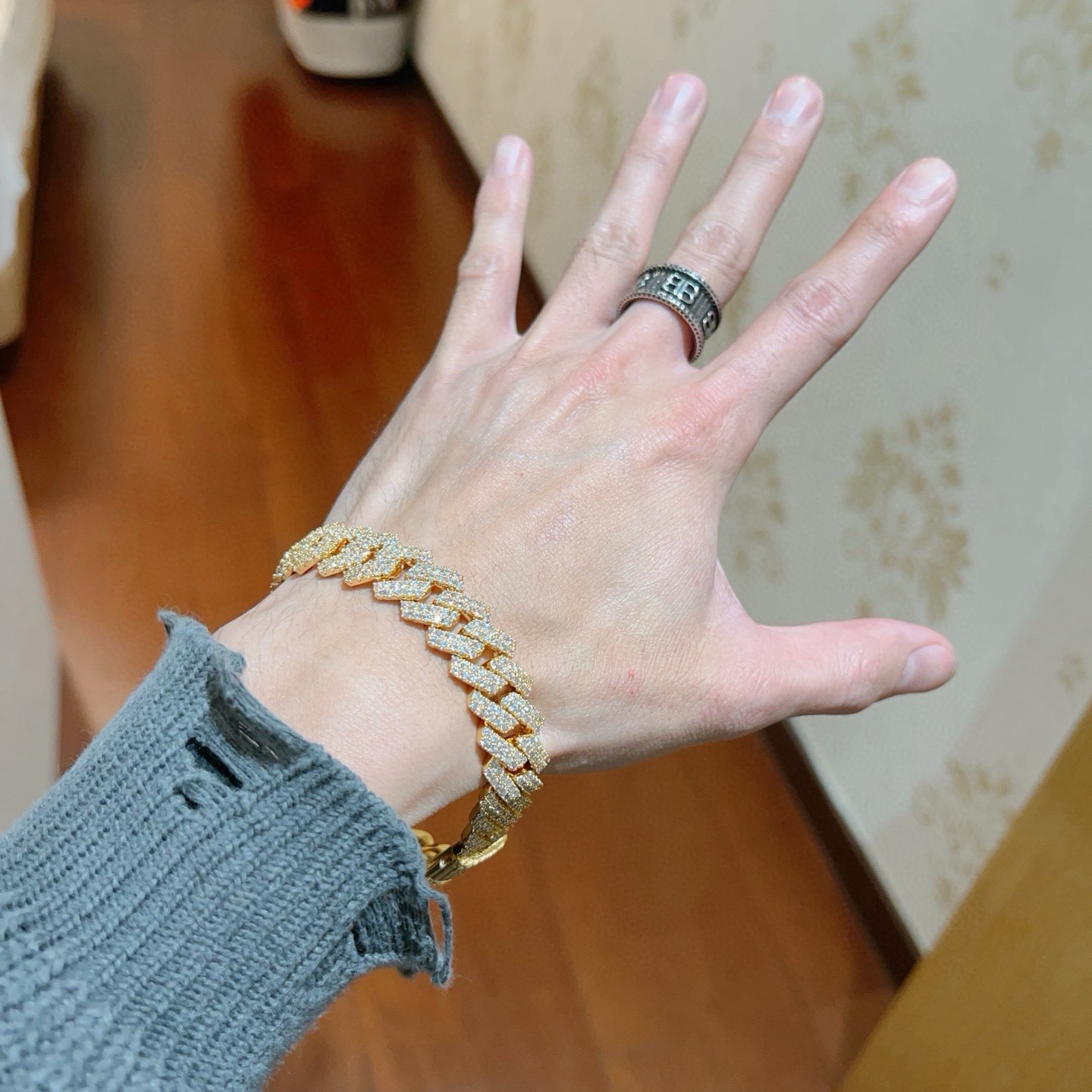 。 最新出炉满钻奢华古巴链古驰手链🌼 Gucci古驰手链最新款的经典款 精致无论款式 质感 都是绝对的顶