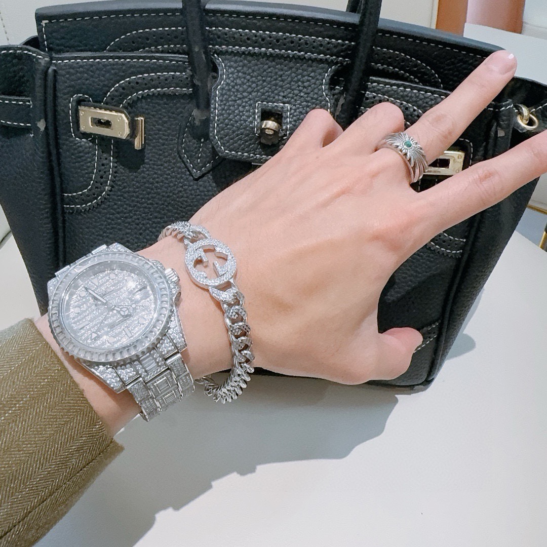 。 最新出炉土豪版手链 独家高品质🌼 Gucci古驰手链最新款的经典款 精致无论款式 质感 都是绝对的顶