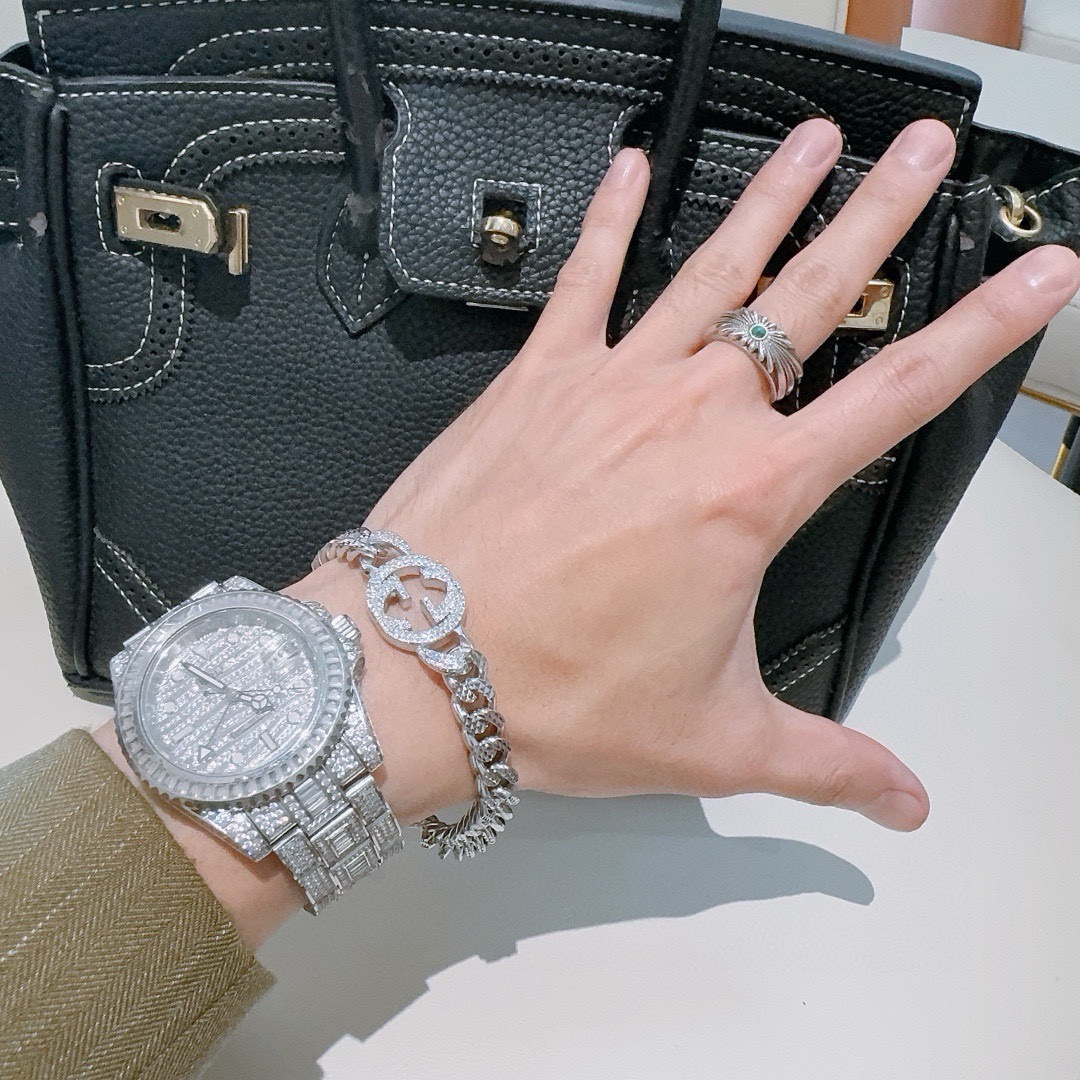 。 最新出炉土豪版手链 独家高品质🌼 Gucci古驰手链最新款的经典款 精致无论款式 质感 都是绝对的顶