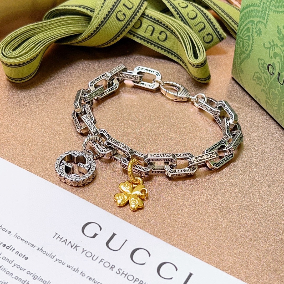 NO:678290,Batch. 2026 latest released luxury version bracelet, exclusive high quality Gucci bracelet, the latest classic model, exquisite no matter the style or texture, it is absolutely top-notch. You can understand it at a glance. Super nice. The best choice to match clothes, a must-have artifact for men and women. The size is 18 to 23 centimeters. Boutique jewelry, gucci, gucci, bracelet.19860909批 . 2026最新出炉土豪版手链 独家高品质 Gucci古驰手链最新款的经典款 精致无论款式 质感 都是绝对的顶尖feel 只要看一眼就懂了超 nice 搭配衣服最佳的选择,男女同款必备神器 码数18到23公分,饰品精品,gucci,gucci,bracelet,Jewelry