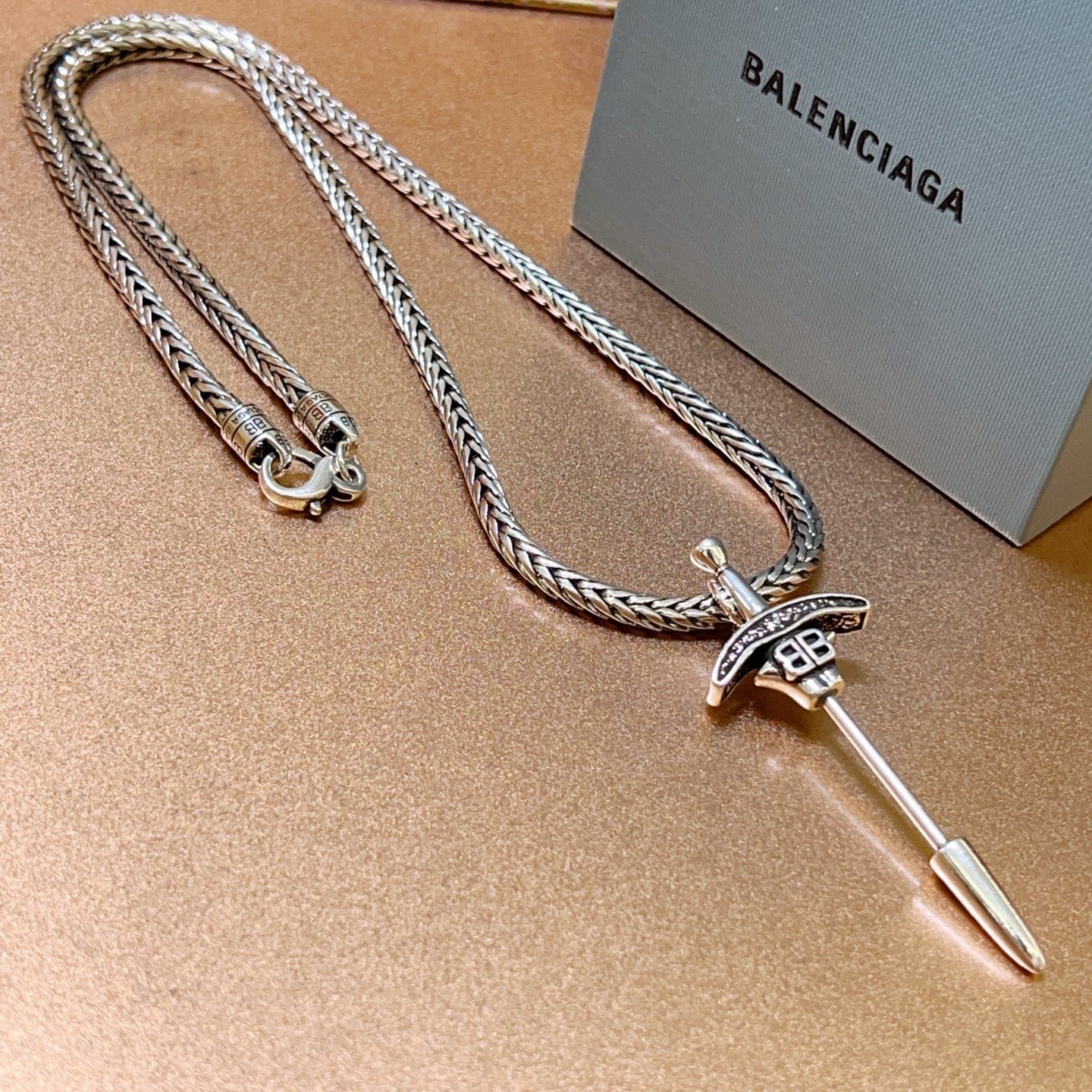 NO:678285,Batch original single goods new products Balenciaga necklace Balenciaga new necklace counter consistent fine details workmanship every detail process in place fine design craftsmanship hot models shipped unique design retro style Balenciaga necklace, jewelry boutique, balenciaga, balenciaga, necklace19860909批 原单货新品 巴黎世家项链 Balenciaga 新款项链专柜一致 细节做工精细 每个细节流程到位 设计工艺精细 火爆款出货 设计独特 复古风格 巴黎世家项链,饰品精品,balenciaga,balenciaga,necklace,Jewelry