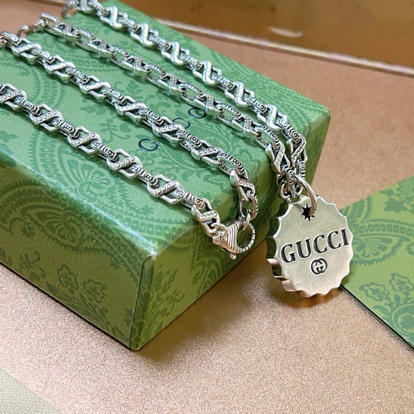 Gucci 不爆不发 小红书推荐 首选 𝐆𝐮𝐜𝐜𝐢古驰项链最新款链条档次更高 Anger Forest系列设计 古驰项链