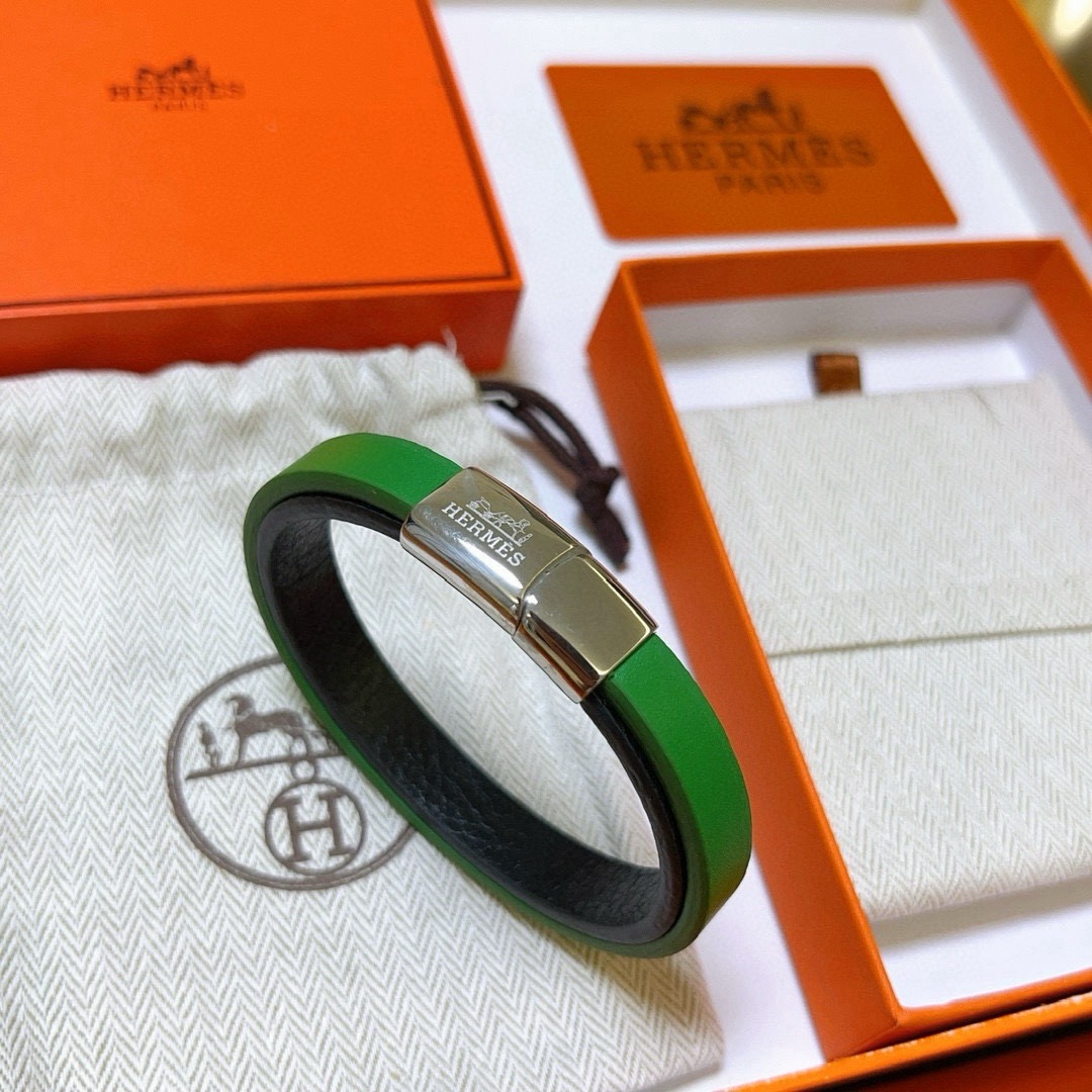 Bracelet Hermes H Clic Cuir vert intérieur cuir noir fermoir métal argent palladié T5