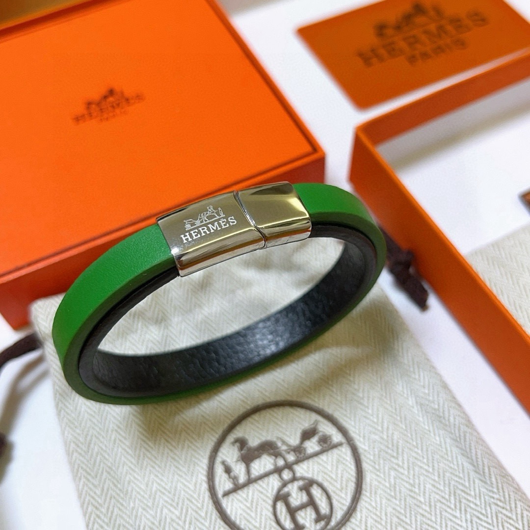 Bracelet Hermes H Clic Cuir vert intérieur cuir noir fermoir métal argent palladié T5