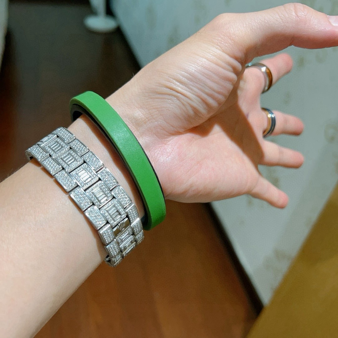 Bracelet Hermes H Clic Cuir vert intérieur cuir noir fermoir métal argent palladié T5