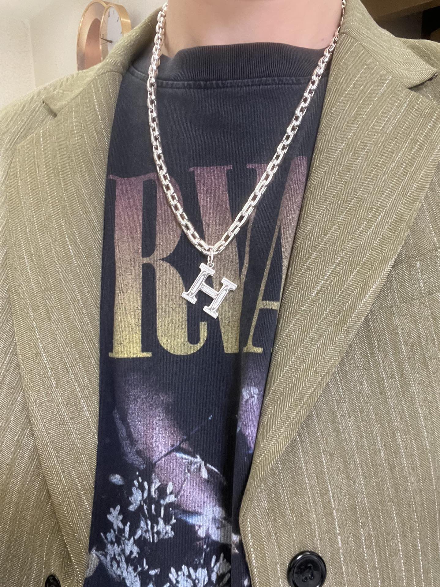 Collana a catena con pendente Hermes H Logo Metallo color argento con accenti in pietra trasparente simile a diamante sul pendente H 60 cm