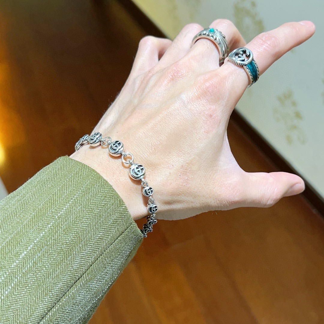 Gucci 𝐆𝐮𝐜𝐜𝐢古驰手链 奢华手串 最新款全件手链档次更高 Anger Forest系列双g 古驰手链