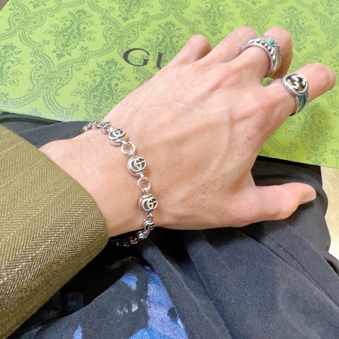 Gucci 𝐆𝐮𝐜𝐜𝐢古驰手链 奢华手串 最新款全件手链档次更高 Anger Forest系列双g 古驰手链