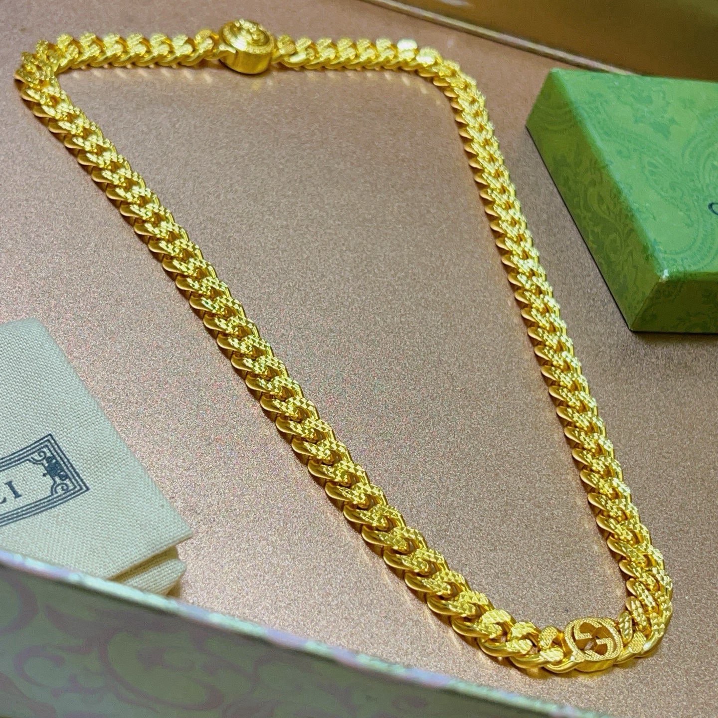 古驰套装新品发布 。。 不爆不发 抖音带货网红首选 𝐆𝐮𝐜𝐜𝐢古驰项链最新款链条档次更高明星同款Ange