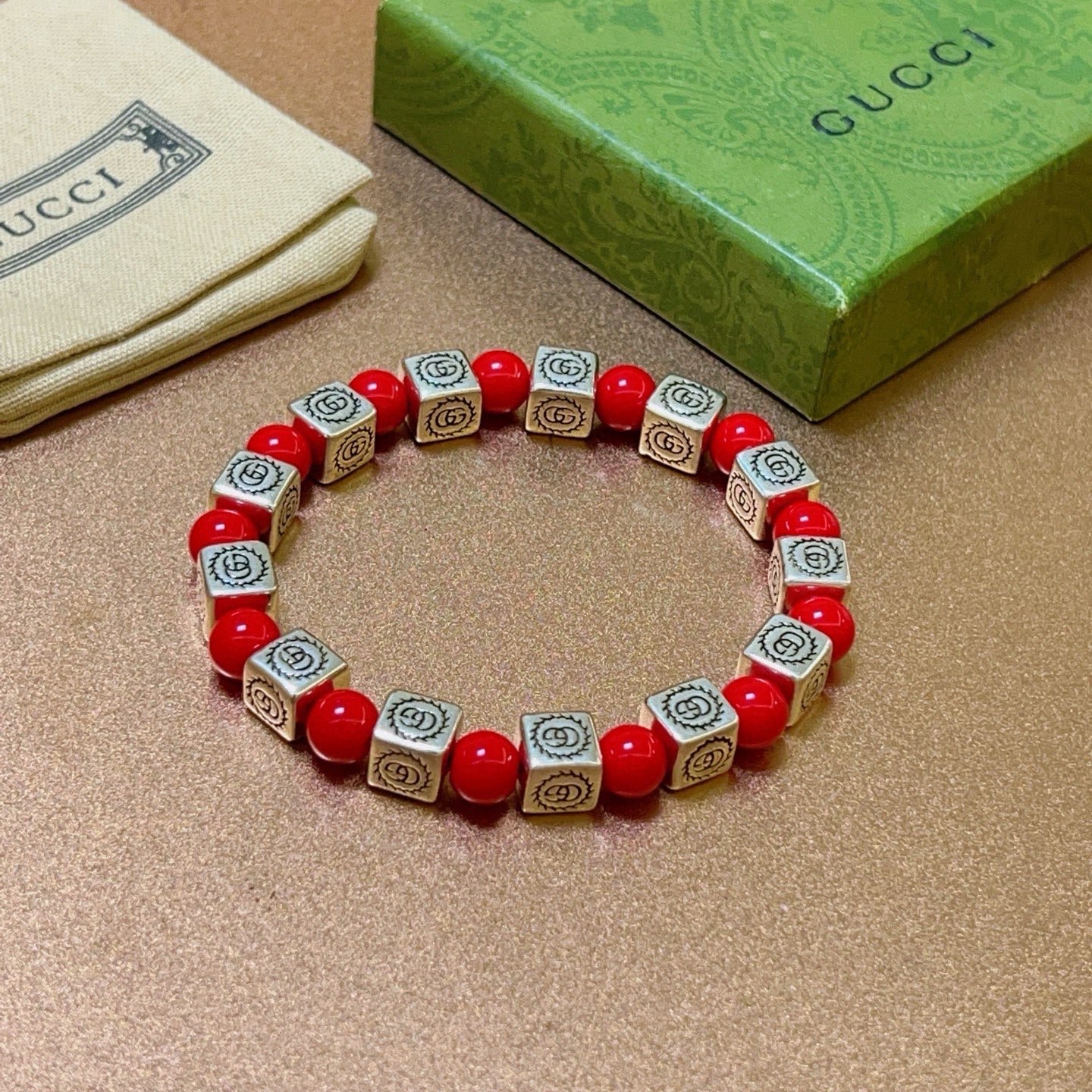 Gucci 新品发布 𝐆𝐮𝐜𝐜𝐢古驰手链 奢华古驰手串 红珊瑚手链水晶 最新款全件串珠手链档次更高 Anger Forest系列双g 古驰手链