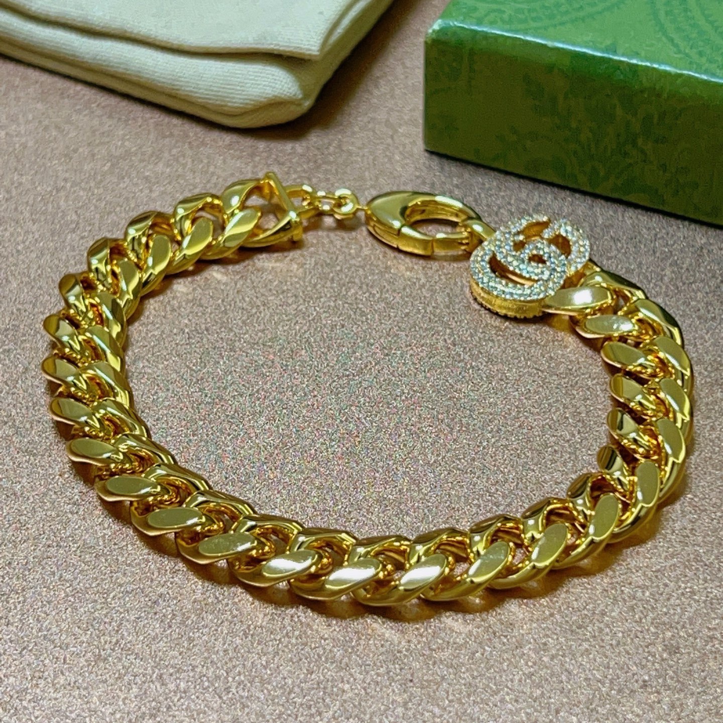 。 古驰马年新款推荐款2026最新出炉🌼 Gucci古驰手链最新款经典款 精致无论款式 质感 都是绝对的