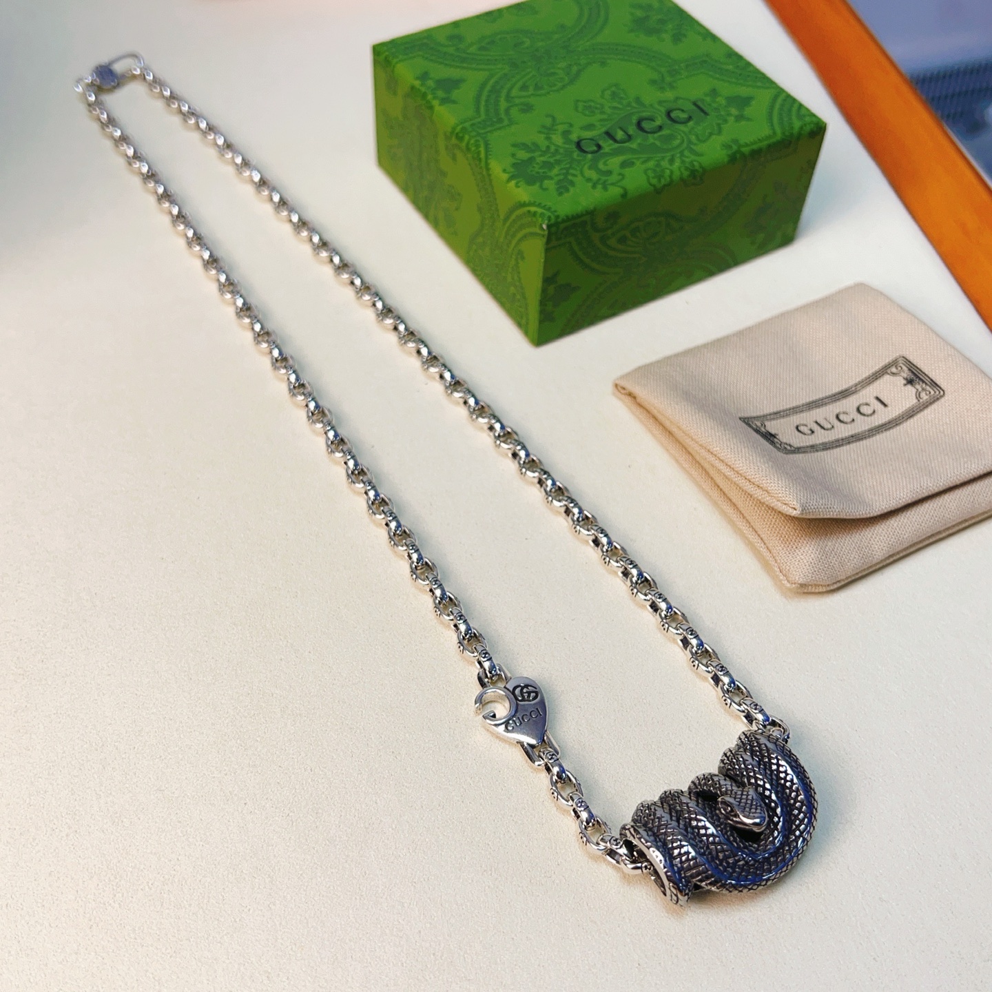 NO:688111,Batch Gucci necklace’s latest chain is of higher quality, the same style as the star’s Anger Forest series, double G classic necklace series Gucci necklace, chain length 60 cm, details distressed, non-market glossy version, this one has been on the market, best-selling model in Gucci, very good to match trendy clothes, fine jewelry, gucci, necklace19860909批 古驰项链最新款链条档次更高明星同款Anger Forest系列双G经典款项链系列古驰项链 链长60厘米 细节对版做旧处理 非市面亮面版型 这款一直在出 古驰里面热卖款 非常好搭配潮流衣服,饰品精品,gucci,necklace,Jewelry