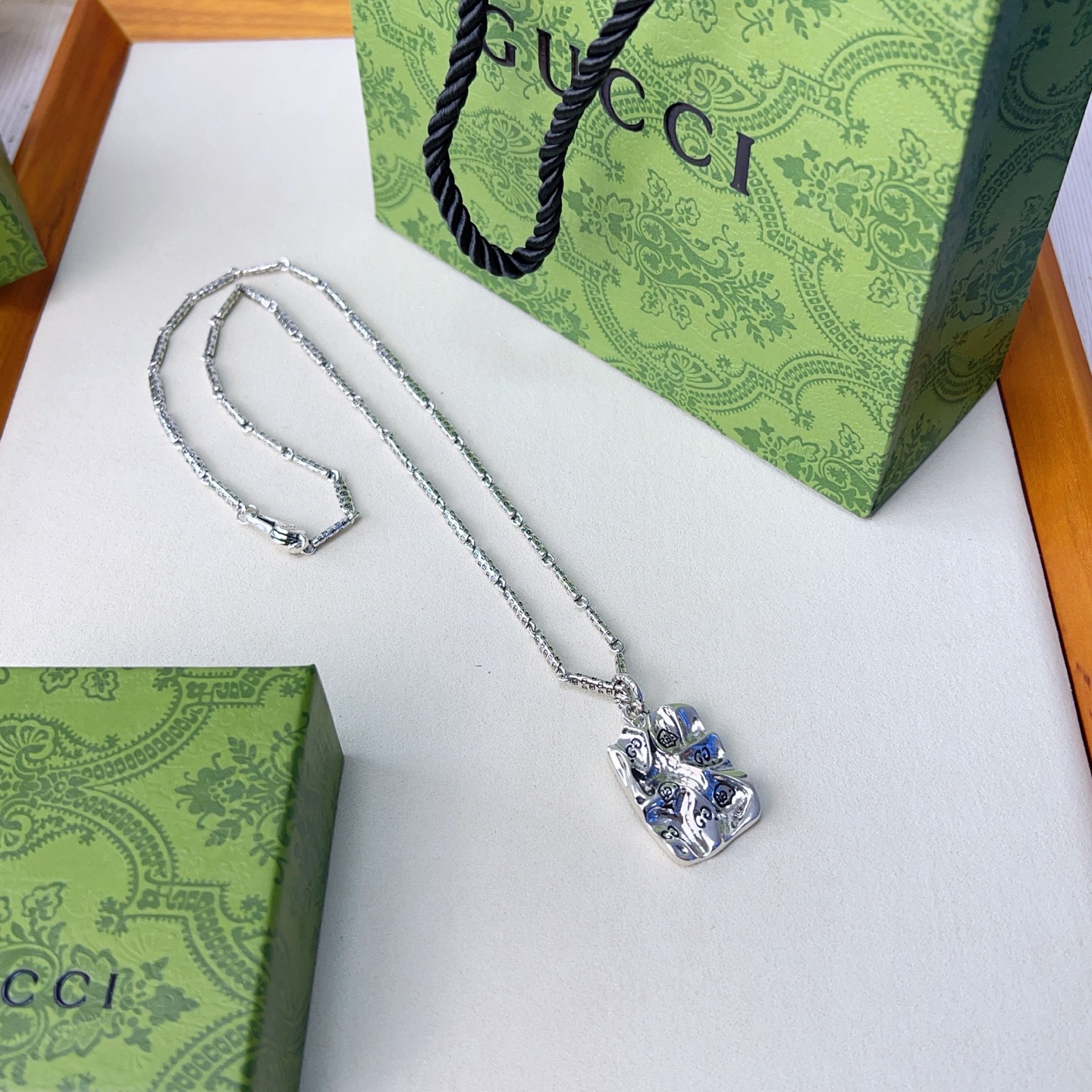 NO:688116,Batch Gucci necklace’s latest chain is of higher quality, the same style as the star’s Anger Forest series, double G classic necklace series Gucci necklace, chain length 60 cm, details distressed, non-market glossy version, this one has been on the market, best-selling model in Gucci, very good to match trendy clothes, fine jewelry, gucci, necklace19860909批 古驰项链最新款链条档次更高明星同款Anger Forest系列双G经典款项链系列古驰项链 链长60厘米 细节对版做旧处理 非市面亮面版型 这款一直在出 古驰里面热卖款 非常好搭配潮流衣服,饰品精品,gucci,necklace,Jewelry