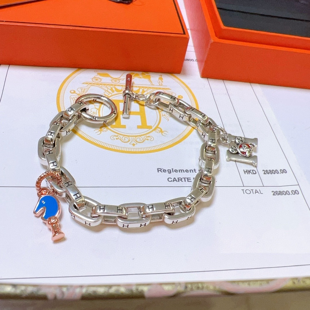 NO:688120,Batch. New thickened version of Hermès bracelet. Platinum version. High-end Seiko version. [Color] [Color] Many Internet celebrities have the same style. Hermès bracelets test the craftsmanship of the master. It is not easy to ensure that every detail is in place. [Color] [Color] High-end customization. Same style for men and women. Hermès is popular. 1:1 super refined star. The same K gold texture, crafted with precision and high-end craftsmanship.  I really liked it when I started using it. The code number is 16.17.18.19.20. 21.22. 23.24cm, fine jewelry, hermes, bracelet19860909批.新款爱马仕手链加厚版 铂金版.高级精工版[色][色]众多网红同款 爱马仕手链太考验师傅的手艺了 要确保每个细节都到位不简单[色][色] 高端定制 男女同款 爱马仕火爆 1:1超精赞明星 同款 k金质感,精工高端工艺打造出炉. 上手真的赞爆码数16.17.18.19.20. 21.22. 23.24cm,饰品精品,hermes,bracelet,Jewelry