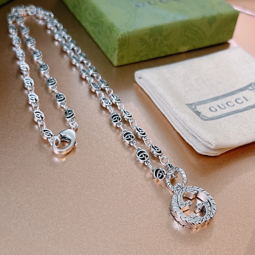 NO:688125,Batch, do not explode, do not post, Douyin is the first choice for Internet celebrities to bring goods. The latest chain of Gucci necklace is of higher quality. The same style as the Anger Forest series double-G sci-fi retro pattern necklace for celebrities. It makes the high-end clothes more elegant and more brand-like and personalized when going out. The details are distressed. The non-market glossy version. This one has been out. The best-selling model in Gucci. Very easy to match, fine jewelry, gucci, necklace.19860909批  不爆不发 抖音带货网红首选 古驰项链最新款链条档次更高明星同款Anger Forest系列双g科幻复古图案项链 让高档的衣服搭配更有气质 出去更有牌面和个性 细节对版做旧处理 非市面亮面版型 这款一直在出 古驰里面热卖款 非常好搭配,饰品精品,gucci,necklace,Jewelry