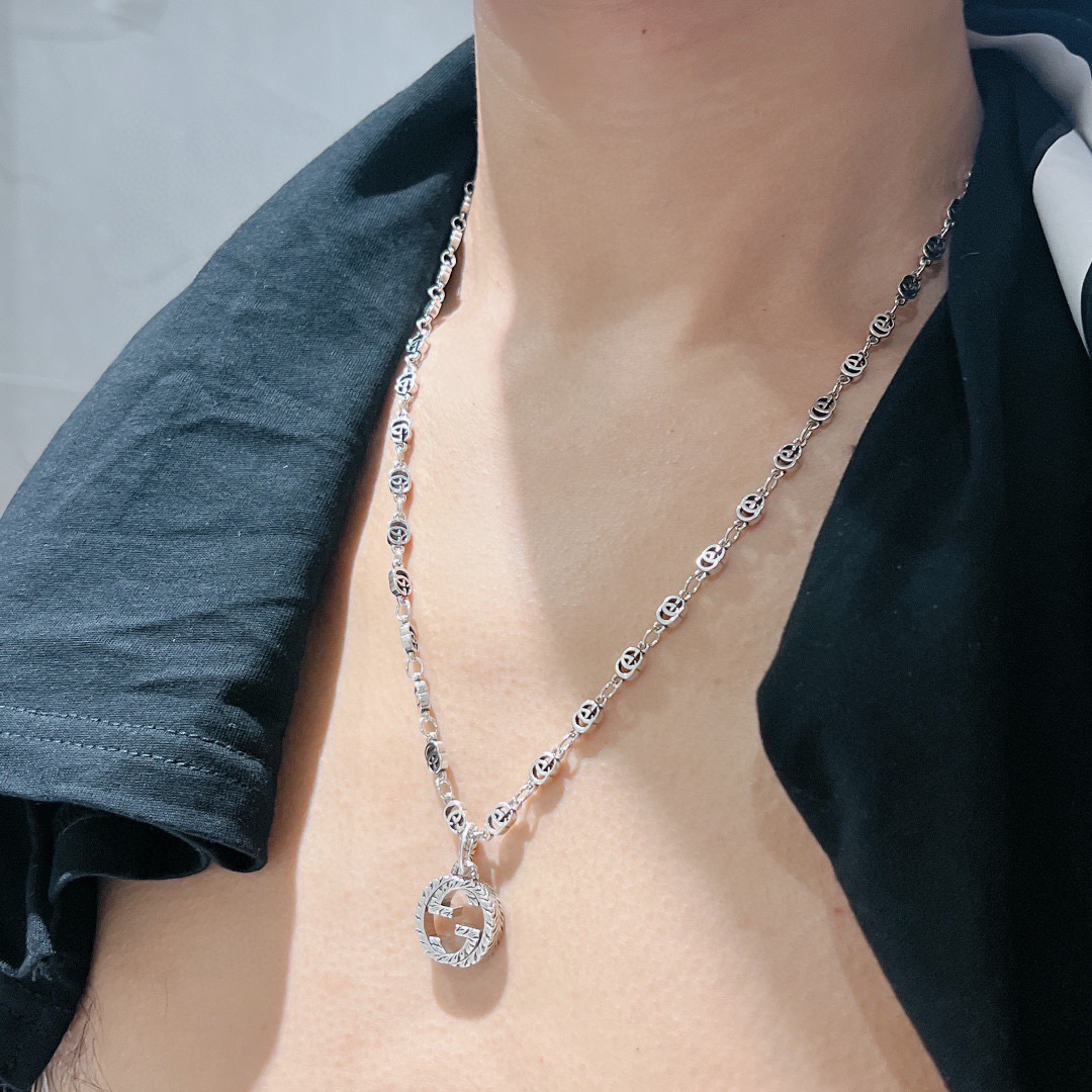 Gucci 不爆不发 抖音带货 首选 𝐆𝐮𝐜𝐜𝐢古驰项链最新款链条档次更高 Anger Forest系列双g科幻 图案项链