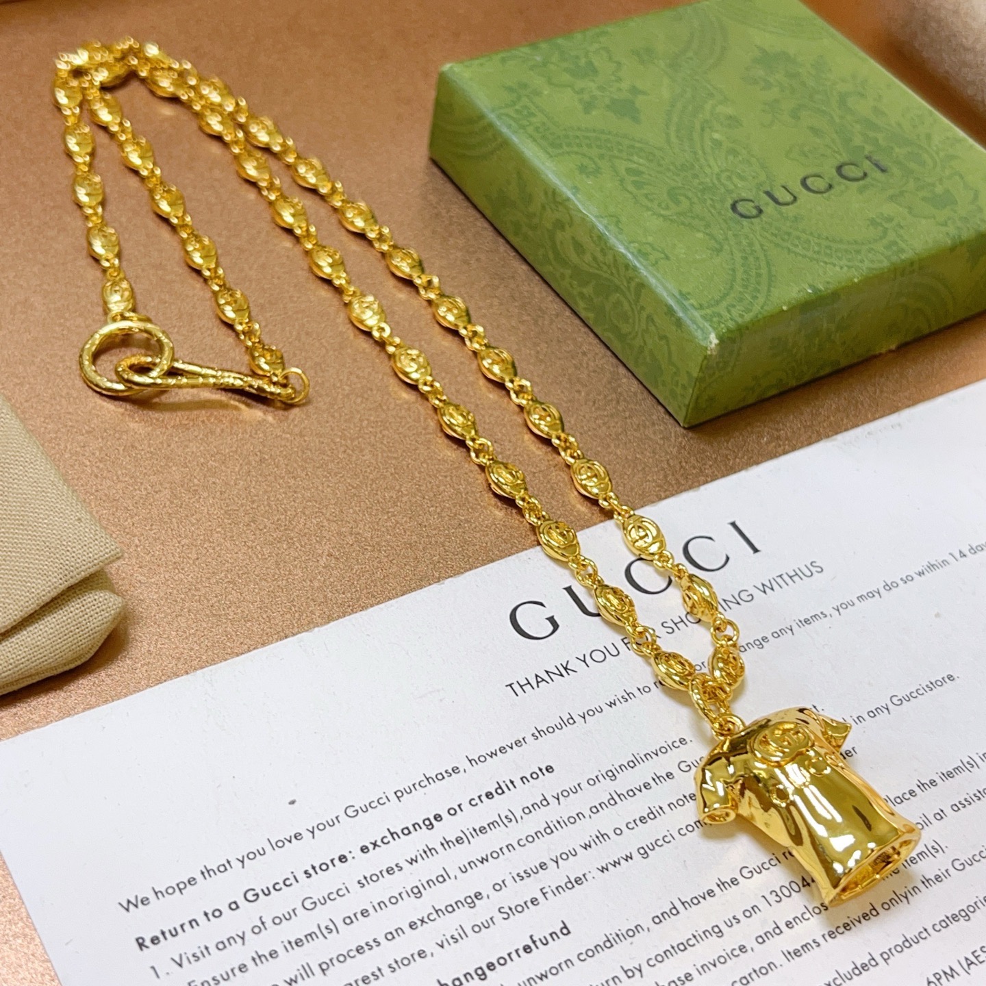 NO:688147,Batch, it’s so handsome. Gucci necklace 2026 latest chain has a higher grade. The same classic model for celebrities. Anger Forest series double G Gucci necklace. The details are distressed. The shiny version is not available in the market. This one has been out. It is a best-selling model in Gucci. It is very good to match trendy clothes, fine jewelry, gucci, necklace.19860909批 太帅啦 古驰项链2026最新款链条档次更高明星同款经典款Anger Forest系列双G古驰项链 细节对版做旧处理 非市面亮面版型 这款一直在出 古驰里面热卖款 非常好搭配潮流衣服,饰品精品,gucci,necklace,Jewelry