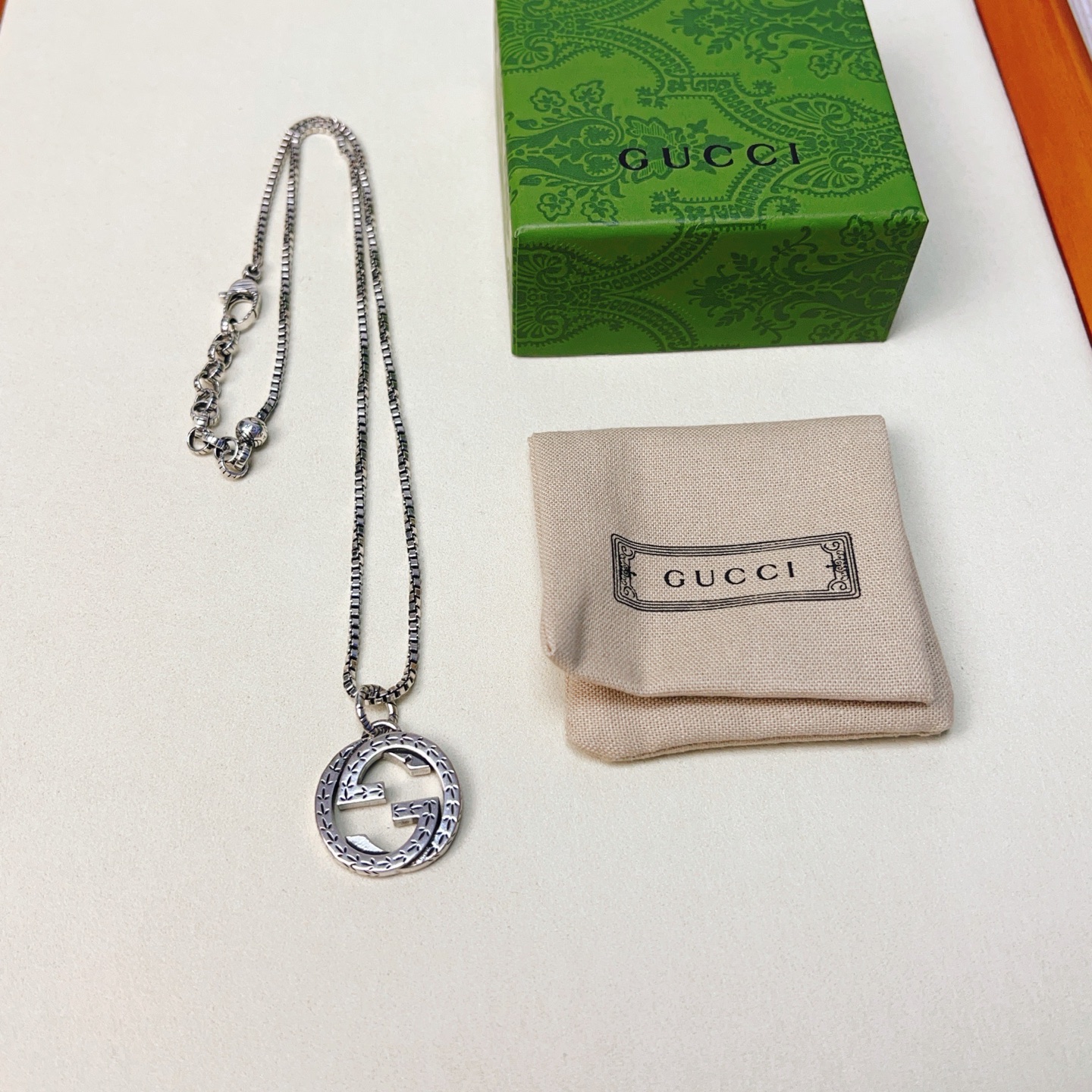 NO:688129,Batch, no explosion, no release, Gucci official website new models are updated simultaneously, Douyin is the first choice for Internet celebrities to bring goods, the latest chain of Gucci necklace is higher-grade, the same style as the Anger Forest series for celebrities, double G Gucci necklace custom necklace, details are distressed, non-market glossy version, this one has been released, the best-selling model in Gucci, very easy to match, fine jewelry, gucci, necklace19860909批 不爆不发 古驰官网新款同步更新 抖音带货网红首选 古驰项链最新款链条档次更高明星同款Anger Forest系列 双g古驰项链定制项链 细节对版做旧处理 非市面亮面版型 这款一直在出 古驰里面热卖款 非常好搭配,饰品精品,gucci,necklace,Jewelry