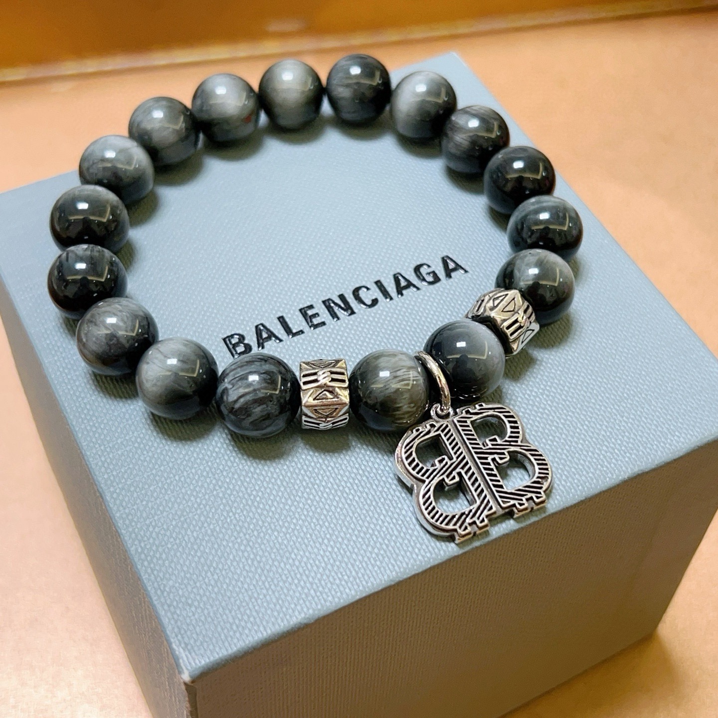 NO:688134,Batch Counter Seiko version of natural moonstone Balenciaga bracelet Tiger eye stone Thai silver style Balenciaga bracelet Star same style for men and women Retro distressed style Original replica Purely handmade ~ Genuine open mold trendy and fashionable must-have Can be worn by both men and women Same style for couples Rock punk Thai silver style Retro elements Trendy and versatile I like to note the size when placing an order, jewelry boutique, balenciaga, bracelet19860909批 专柜精工版本天然月光石巴黎世家手链 虎眼石泰银风格巴黎世家手链 明星同款男女款 复古做旧风 原版复刻 纯手工打造 ～正品开模潮流时尚必备 男女均可佩戴 情侣款同款 摇滚朋克泰银风格 复古元素 潮流百搭 超级喜欢下单备注尺寸,饰品精品,balenciaga,bracelet,Jewelry