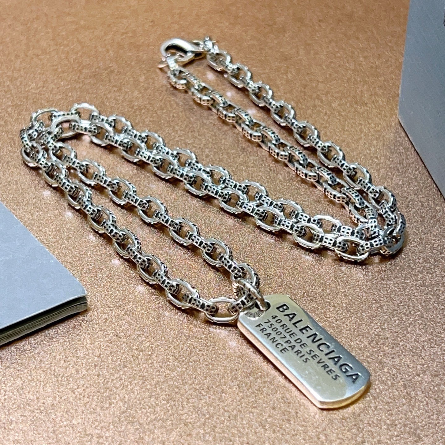NO:688137,Batch original single goods new products Balenciaga necklace Balenciaga new necklace counter consistent fine details workmanship every detail process in place fine design craftsmanship hot models shipped unique design retro style Balenciaga necklace, jewelry boutique, balenciaga, balenciaga, necklace19860909批 原单货新品 巴黎世家项链 Balenciaga 新款项链专柜一致 细节做工精细 每个细节流程到位 设计工艺精细 火爆款出货 设计独特 复古风格 巴黎世家项链,饰品精品,balenciaga,balenciaga,necklace,Jewelry