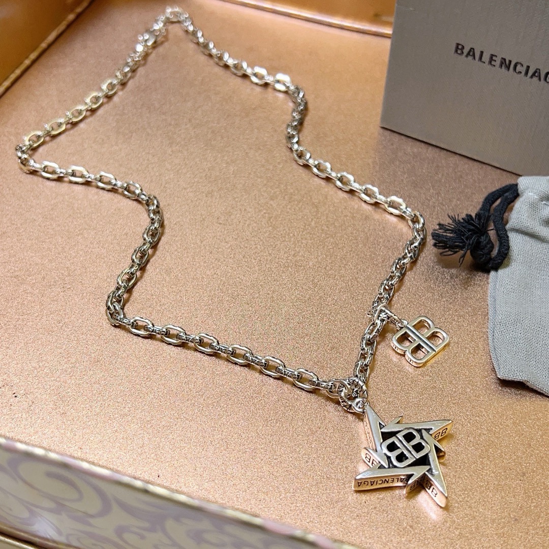 NO:705242,Batch original single goods new products Balenciaga necklace Balenciaga new necklace counter consistent fine details workmanship every detail process in place fine design craftsmanship hot models shipped unique design retro style Balenciaga necklace, jewelry boutique, balenciaga, balenciaga, necklace19860909批 原单货新品 巴黎世家项链 Balenciaga 新款项链专柜一致 细节做工精细 每个细节流程到位 设计工艺精细 火爆款出货 设计独特 复古风格 巴黎世家项链,饰品精品,balenciaga,balenciaga,necklace,Jewelry
