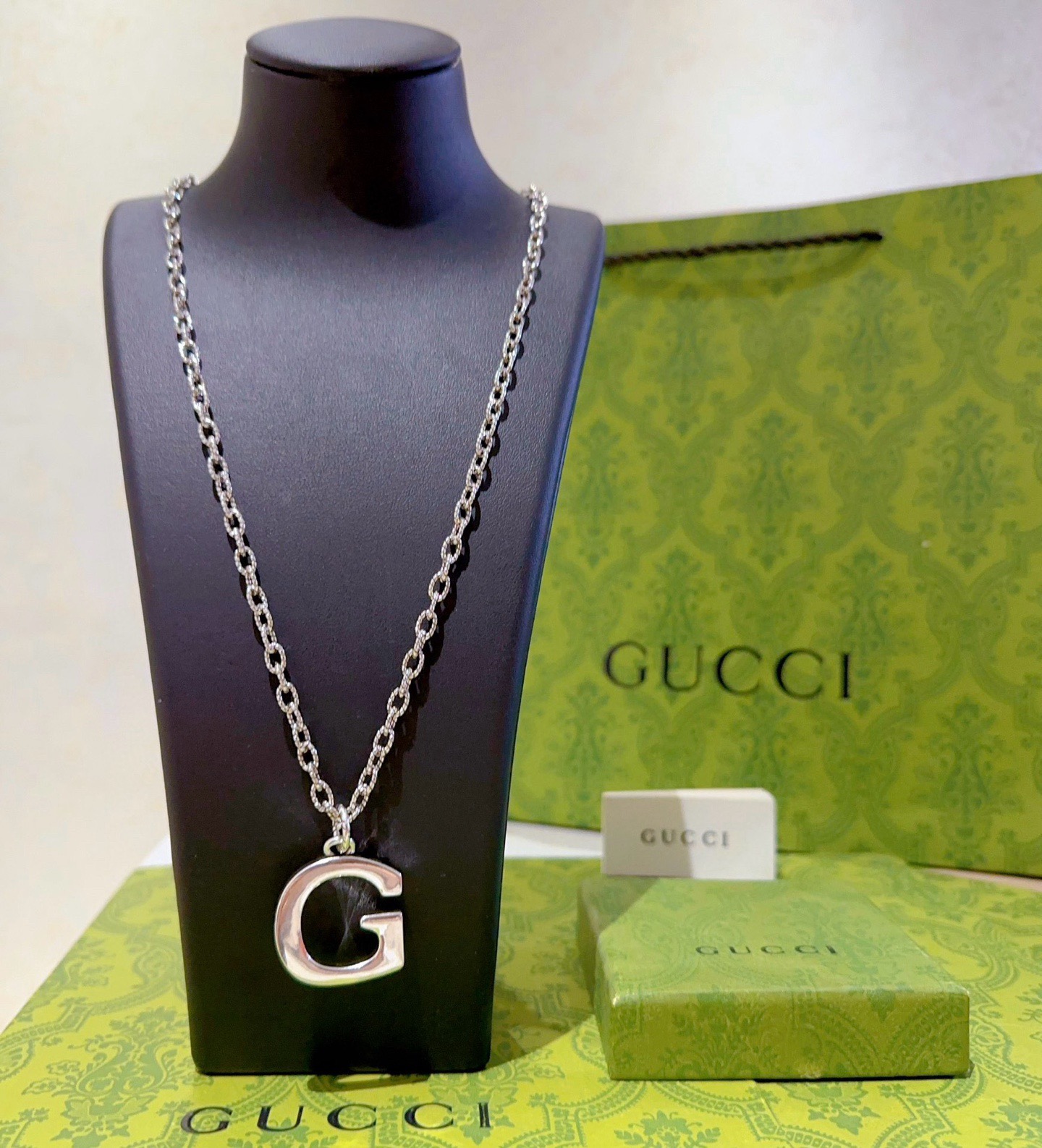 NO:705226,Batch Gucci necklace's latest chain is of higher quality, the same model as the star's Anger Forest series double G Gucci necklace. Gucci retro necklace European and American trend style. The details are distressed. The non-market glossy version. This one has been out. It is the best-selling model in Gucci. It is very good to match with trendy clothes, fine jewelry, gucci, necklace.19860909批 古驰项链最新款链条档次更高明星同款Anger Forest系列双G古驰项链 古驰复古项链欧美潮流风 细节对版做旧处理 非市面亮面版型 这款一直在出 古驰里面热卖款 非常好搭配潮流衣服,饰品精品,gucci,necklace,Jewelry