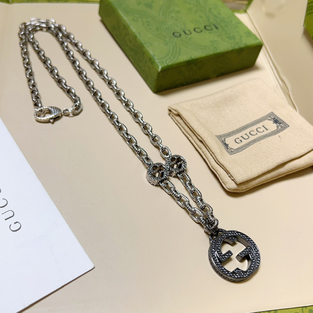 NO:705265,Batch, do not explode, do not post, Douyin is the first choice for Internet celebrities to bring goods. The latest chain of Gucci necklaces is of higher quality. The same style as Anger Forest series, double G design concept, retro classic series of Gucci necklaces. It makes high-end clothes more elegant. It has more brand and personality when going out. The details are distressed and not available in the market. Glossy version. This one has been out. The best-selling model in Gucci. Very easy to match, fine jewelry, gucci, necklace.19860909批  不爆不发 抖音带货网红首选 古驰项链最新款链条档次更高明星同款Anger Forest系列双g设计理念复古经典系列古驰项链 让高档的衣服搭配更有气质 出去更有牌面和个性 细节对版做旧处理 非市面亮面版型 这款一直在出 古驰里面热卖款 非常好搭配,饰品精品,gucci,necklace,Jewelry