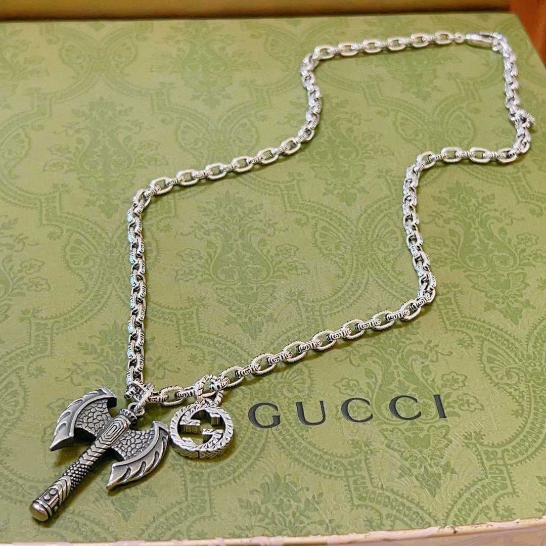 NO:705253,The latest Gucci necklace has a higher grade. The same style as the star Anger Forest series double G classic necklace. The length of the chain is 60 cm and the length can be changed. The details are distressed. The shiny version is not available in the market. This model has been on the market. It is a best-selling model in Gucci. It is very good to match with trendy clothes, fine jewelry, gucci, necklace.19860909批古驰项链最新款链条档次更高明星同款Anger Forest系列双g经典项链 链长60厘米可改长度 细节对版做旧处理 非市面亮面版型 这款一直在出 古驰里面热卖款 非常好搭配潮流衣服,饰品精品,gucci,necklace,Jewelry