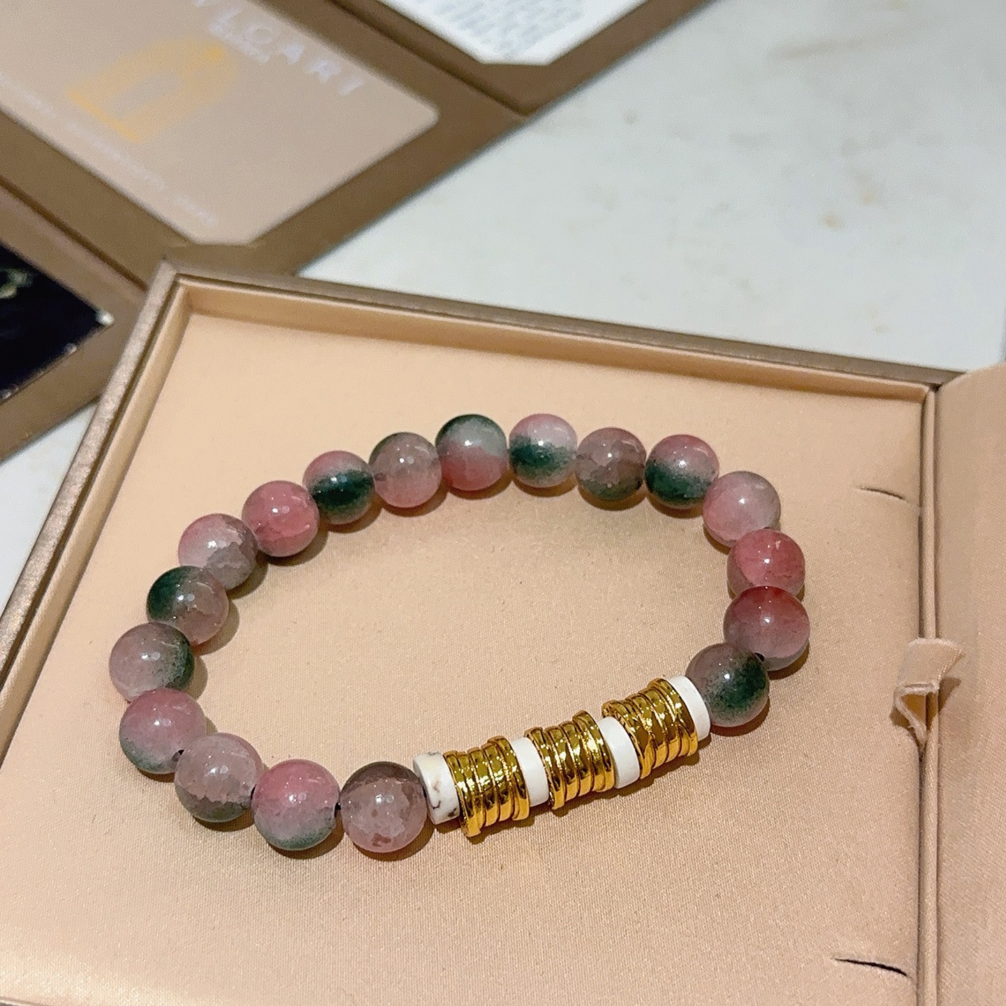 NO:705279,Batch. Bvlgari bracelet V gold material BVLGARI DIVAS' DREAM series crystal stones are in perfect appearance, the details are invincible, the unique color is completely impeccable, and it is decorated with a classic ring shape design, which is simple yet elegant and eye-catching. The V gold pure handmade combination is more elegant and elegant. Same style for men and women. Bvlgari bracelet size: 18 20 22 24 cm, boutique jewelry, Bottega  veneta,bvlgari,bvlgari,bracelet19860909批.宝格丽手链V金材质 BVLGARI宝格丽 DIVAS‘ DREAM 系列 水晶石品相完美,细节无敌,那种独特的色泽完全无可挑剔,再缀以经典指环外形设计,简约之余却又优雅夺目,V金纯手工的组合更显气色,上手雅致动人.男女同款 宝格丽手链尺寸:18 20 22 24厘米,饰品精品,bottega veneta,bvlgari,bvlgari,bracelet,Jewelry