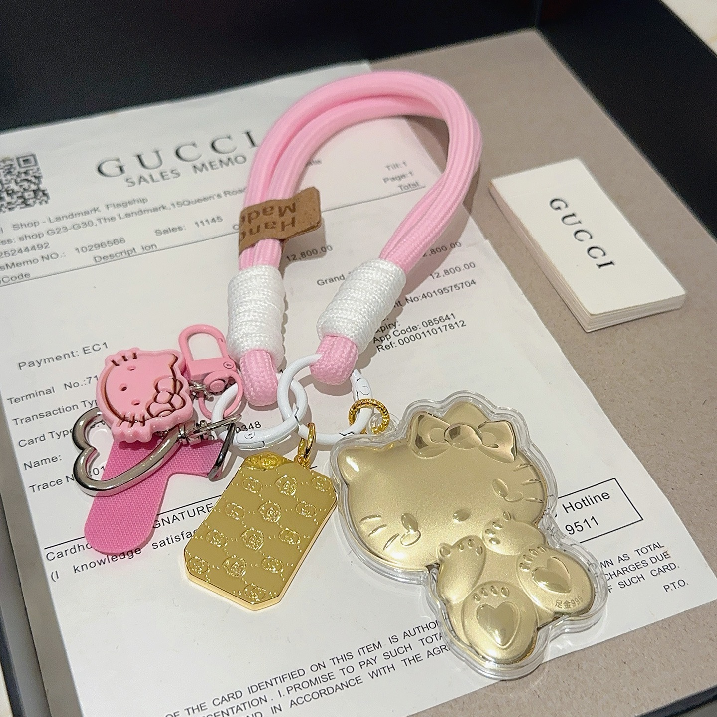 NO:705283,The first batch of 2026 Gucci hot models are coming. New product release. Gucci keychain. Gucci bag buckle. The latest bag charm is of a higher grade. The same style as the Anger Forest series. Double G classic model. Co-branded design concept. Keychain series. The details are distressed. Non-market glossy version. This one has been released. The best-selling model in Gucci. Very good match with trendy backpacks, jewelry boutiques, gucci, backpacks, keychain.19860909批2026款古驰爆款来袭 新品发布 古驰钥匙扣古驰包包扣 最新款包包挂饰档次更高明星同款Anger Forest系列双G经典款联名设计理念钥匙扣系列 细节对版做旧处理 非市面亮面版型 这款一直在出 古驰里面热卖款 非常好搭配潮流背包,饰品精品,gucci,backpacks,keychain,Jewelry