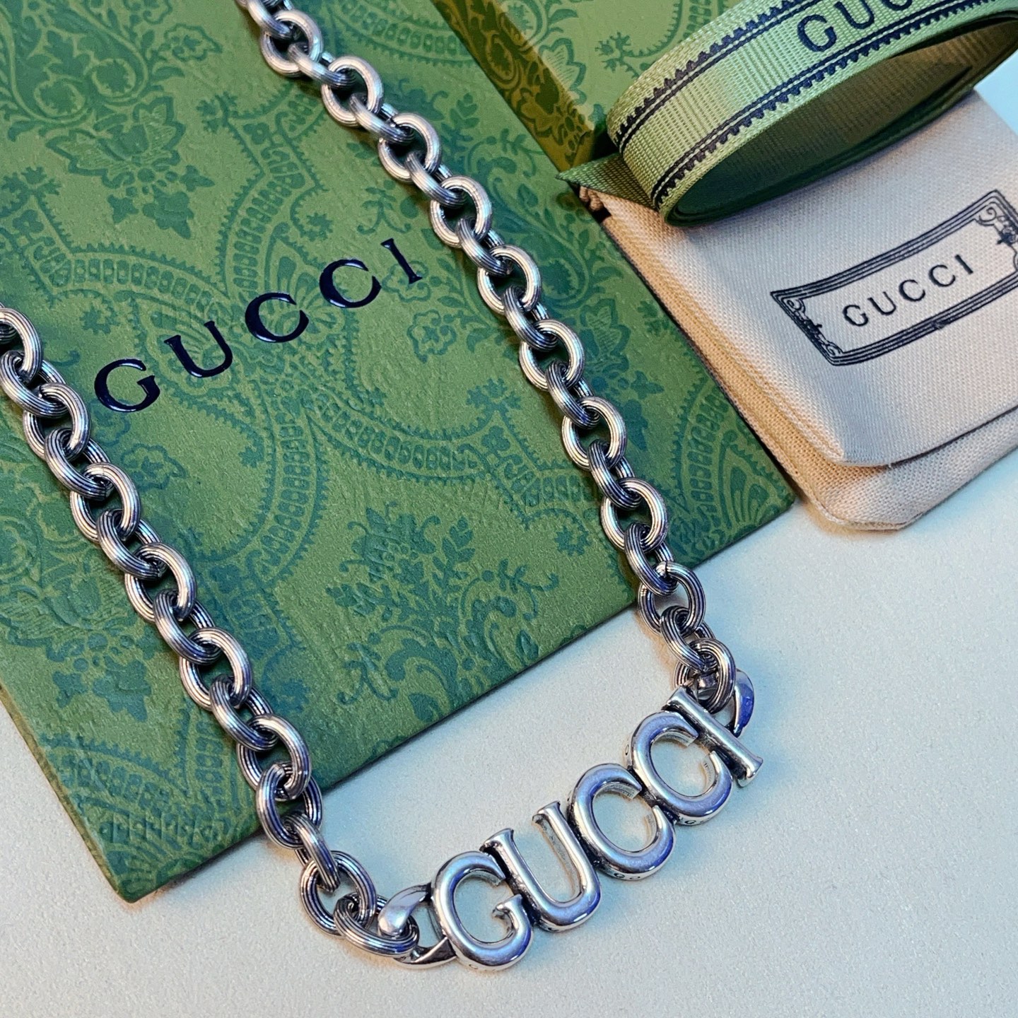 NO:705167,The latest (luxury model) Gucci necklace has a higher grade and is the same model as the star. The entire chain is handmade and meticulously crafted to create an exquisite and perfect product. It took more than a month to make it. It is exquisitely crafted and handcrafted to create a perfect latest style. Anger Forest series double G Gucci necklace. The details are distressed and not available in the market. This model has been released. It is a best-selling model in Gucci. It is very good to match with trendy clothes, high-quality jewelry, Gucci, and necklaces.19860909批(奢华款)古驰项链最新款链条档次更高明星同款.全链纯手工车花细致打造精致完美出品 花了一个多月做出来精工细致纯手工打造完美的最新款式 Anger Forest系列双G古驰项链 细节对版做旧处理 非市面亮面版型 这款一直在出 古驰里面热卖款 非常好搭配潮流衣服,饰品精品,gucci,necklace,Jewelry