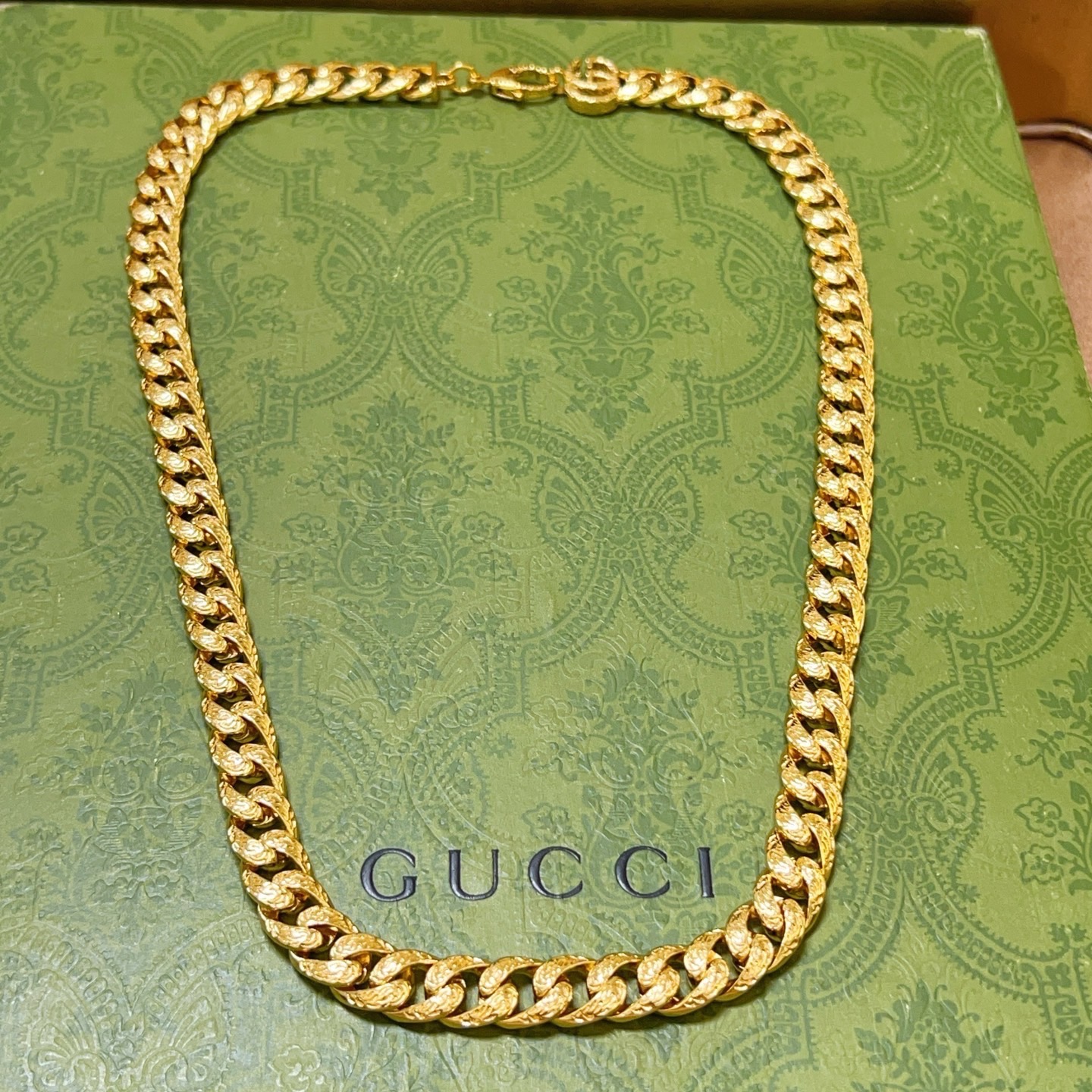 NO:705153,Batch The latest chain of Gucci necklace has a higher grade. The same style as the star Anger Forest series double G Gucci necklace. High-end product. Does not oxidize and fade. The chain length is 60 cm and can be changed in length. Gucci necklace European and American trendy style. The details are distressed. The shiny version is not available in the market. This model has been released. It is a best-selling model in Gucci. It goes well with trendy clothes, fine jewelry, gucci, and necklace.19860909批 古驰项链最新款链条档次更高明星同款Anger Forest系列双G古驰项链 高端货 不氧化不退色 链长60厘米可改长度 古驰项链欧美潮流风 细节对版做旧处理 非市面亮面版型 这款一直在出 古驰里面热卖款 非常好搭配潮流衣服,饰品精品,gucci,necklace,Jewelry