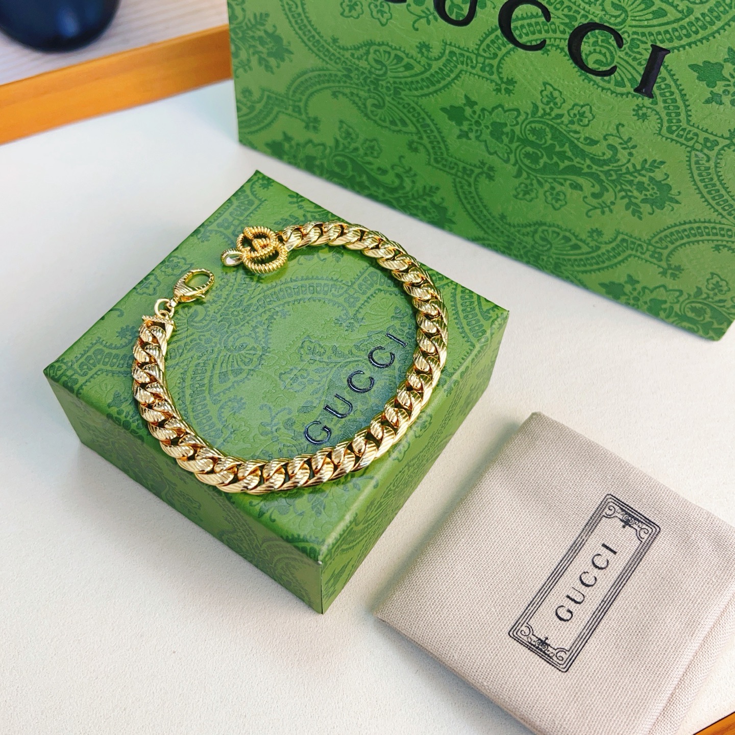 NO:705163,Batch. Gucci's new recommended models for the Year of the Horse 2026 are newly released. The latest classic model of Gucci Gucci bracelet is exquisite regardless of style and texture. It is absolutely top-notch. You can understand the original logo at a glance. Super nice. The most suitable choice for matching clothes. A must-have artifact for men and women. Size 18 20 22 24 cm. Simple and grand, low-key and luxurious. Boutique jewelry, gucci, gucci, bracelet19860909批 . 古驰马年新款推荐款2026最新出炉 Gucci古驰手链最新款经典款 精致无论款式 质感 都是绝对的顶尖feel 只要看一眼就懂了原版logo 超 nice 搭配衣服最适合的选择,男女同款必备神器 码数18 20 22 24厘米 简单又大气,低调显奢华,饰品精品,gucci,gucci,bracelet,Jewelry