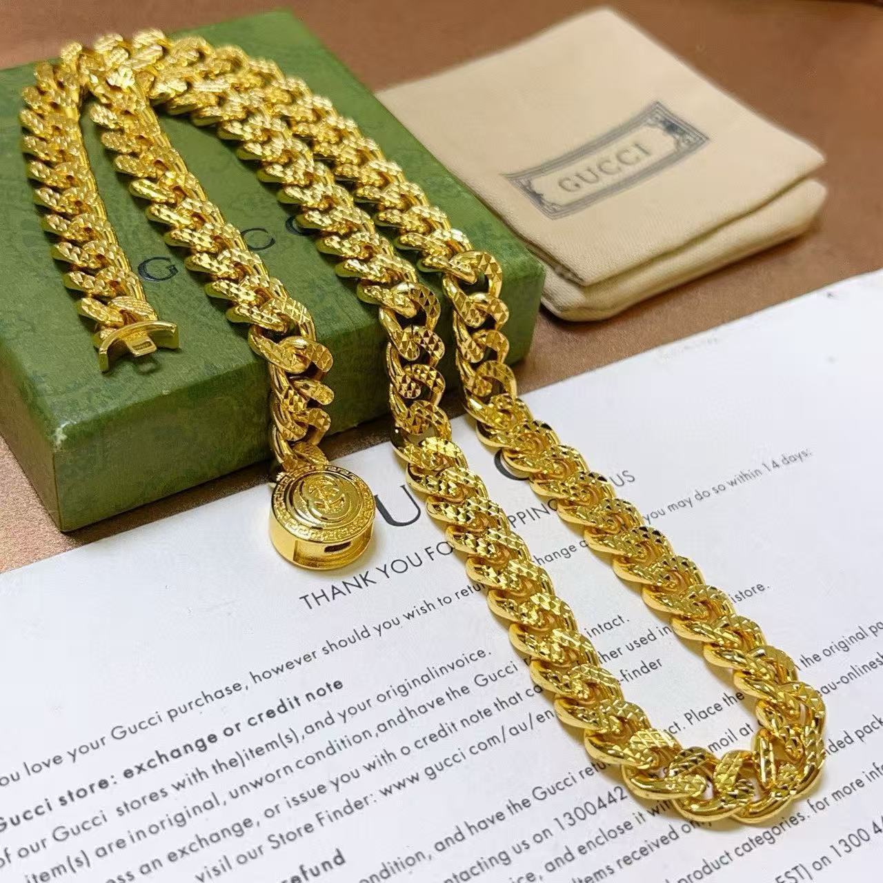 NO:705166,The latest chain of Gucci necklaces is of a higher grade. It is purely handmade. The entire Anger Forest series double G necklace has the same style as the star with fine workmanship. It is 60 cm. The details are distressed. The shiny version is not available in the market. This one has been on the market. It is the best-selling model in Gucci. It is very easy to match, fine jewelry, gucci, necklace.19860909批古驰项链最新款链条档次更高 纯手工制作 整条精工车花工艺明星同款Anger Forest系列双g项链 60厘米 细节对版做旧处理 非市面亮面版型 这款一直在出 古驰里面热卖款 非常好搭配,饰品精品,gucci,necklace,Jewelry