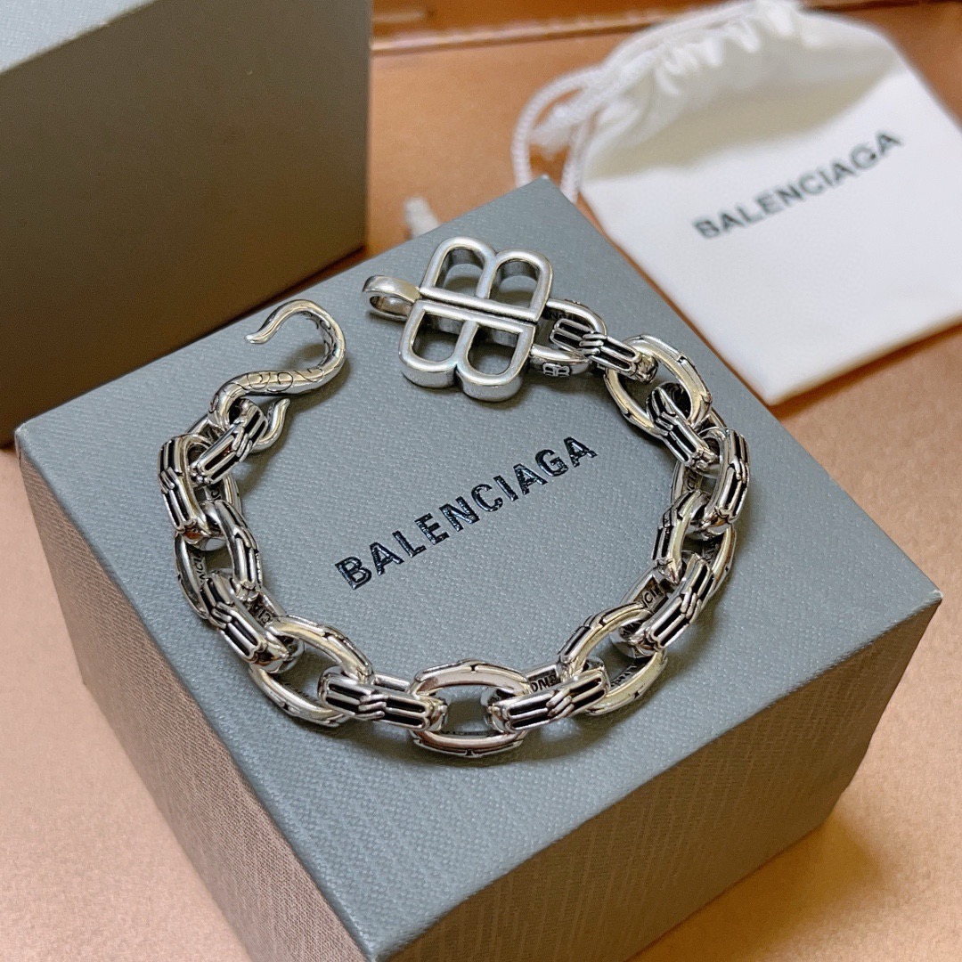 NO:705154,Batch. Original new product Balenciaga Balenciaga Bracelet Counter Same Balenciaga Bracelet Men's hot model shipped Unique design avant-garde A must-have for men and women!  Size 18.20.22.24cm, fine jewelry, balenciaga, balenciaga, bracelet19860909批. 原单货新品 巴黎世家 Balenciaga手链专柜一致巴黎世家手链 男士火爆款出货 设计独特 前卫 男女必备！码数18.20.22.24cm,饰品精品,balenciaga,balenciaga,bracelet,Jewelry