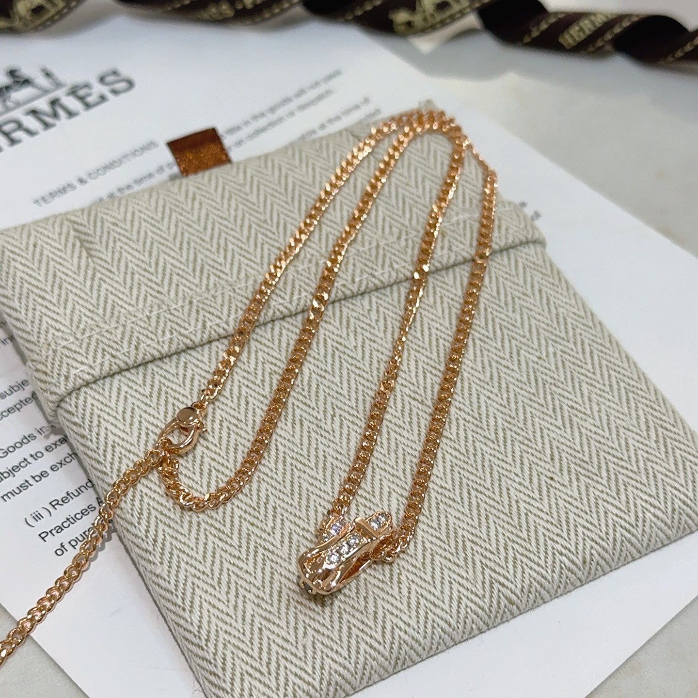 Collier Hermes Ever Chaine d Ancre en or rose avec accents de diamants clairs 40cm
