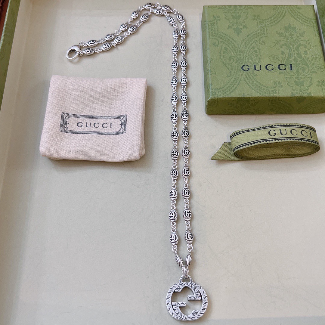 NO:705181,The latest Gucci necklace has a higher grade. The same style as the star Anger Forest series double G ring ring Gucci necklace. The chain length is 60 cm and the length can be changed. The details are distressed. The shiny version is not available in the market. This one has been on the market. It is a best-selling model in Gucci. It is very good to match with trendy clothes, fine jewelry, gucci, necklace, ring.19860909批古驰项链最新款链条档次更高明星同款Anger Forest系列双G戒指环古驰项链 链长60厘米可改长度 细节对版做旧处理 非市面亮面版型 这款一直在出 古驰里面热卖款 非常好搭配潮流衣服,饰品精品,gucci,necklace,ring,Jewelry