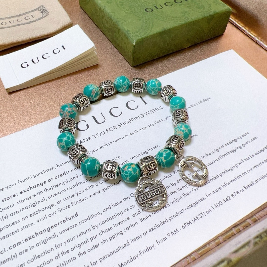 NO:705191,Batch new product release Gucci bracelets for men and women. The latest snakeskin stone bracelets are of higher quality. Stars have the same style Anger Forest series double G bracelets. Size: 16-24 cm. Details are distressed. Non-market glossy version. Non-market ordinary ones. This one has been out. Best-selling model in Gucci. Very good to match clothes, jewelry boutiques, gucci, bracelet, snakeskin.19860909批 新品发布古驰手链男女同款 最新款蛇皮石手链档次更高明星同款Anger Forest系列双g手链 尺寸:16-24厘米 细节对版做旧处理 非市面亮面版型 非市面普通做这款一直在出 古驰里面热卖款 非常好搭配衣服,饰品精品,gucci,bracelet,snakeskin,Jewelry