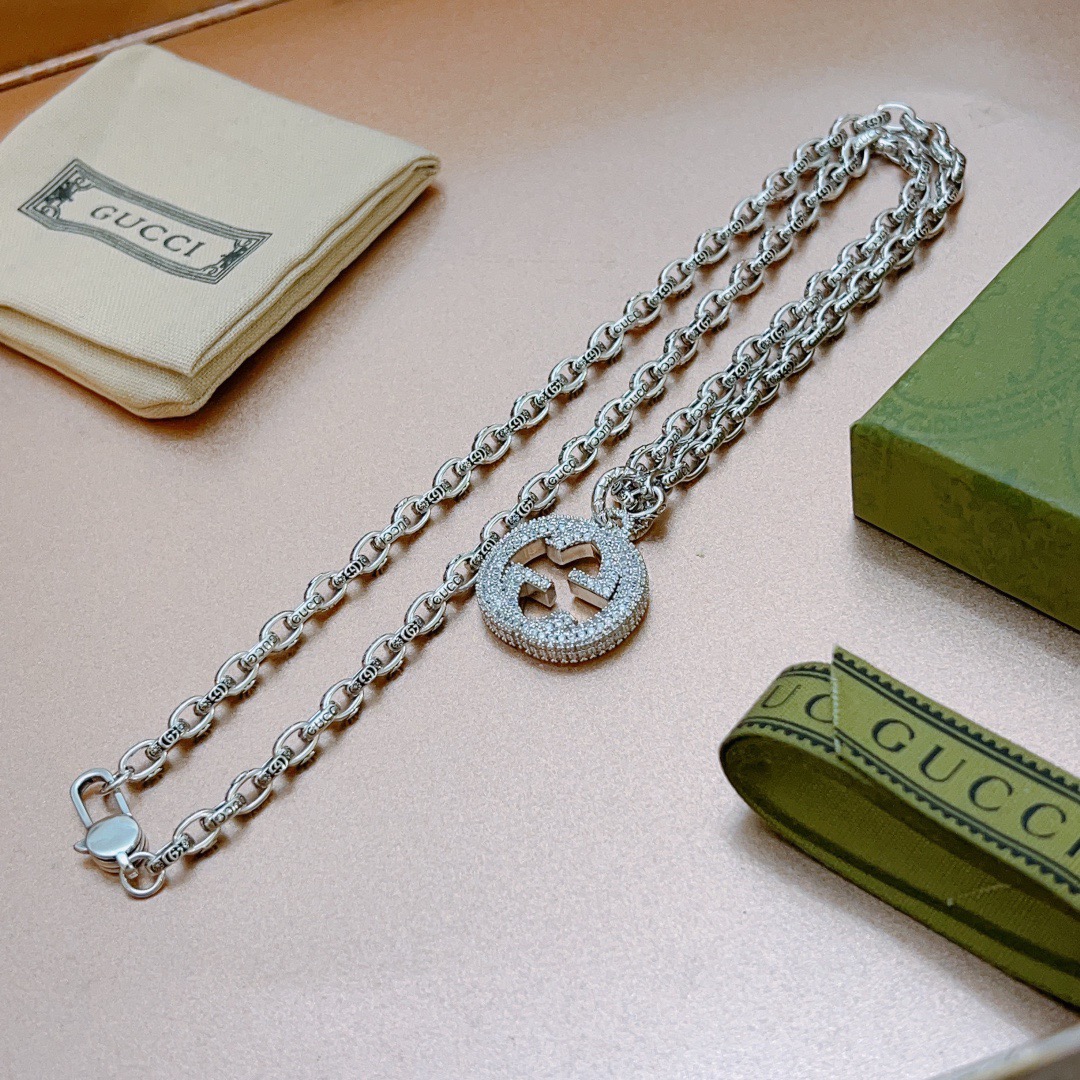 NO:705186,Batch. The latest model full of diamonds. The new models of Gucci official website are updated simultaneously. The first choice of Douyin for online celebrities. The latest chain of Gucci necklace is of higher quality. The same model for celebrities. Anger Forest series double g pattern Gucci necklace. Customized necklace. The details are distressed. Non-market glossy version. This one has been released. The best-selling model in Gucci. Very easy to match, fine jewelry, gucci, necklace.19860909批. 满钻最新款 古驰官网新款同步更新 抖音带货网红首选 古驰项链最新款链条档次更高明星同款Anger Forest系列双g图案古驰项链定制项链 细节对版做旧处理 非市面亮面版型 这款一直在出 古驰里面热卖款 非常好搭配,饰品精品,gucci,necklace,Jewelry