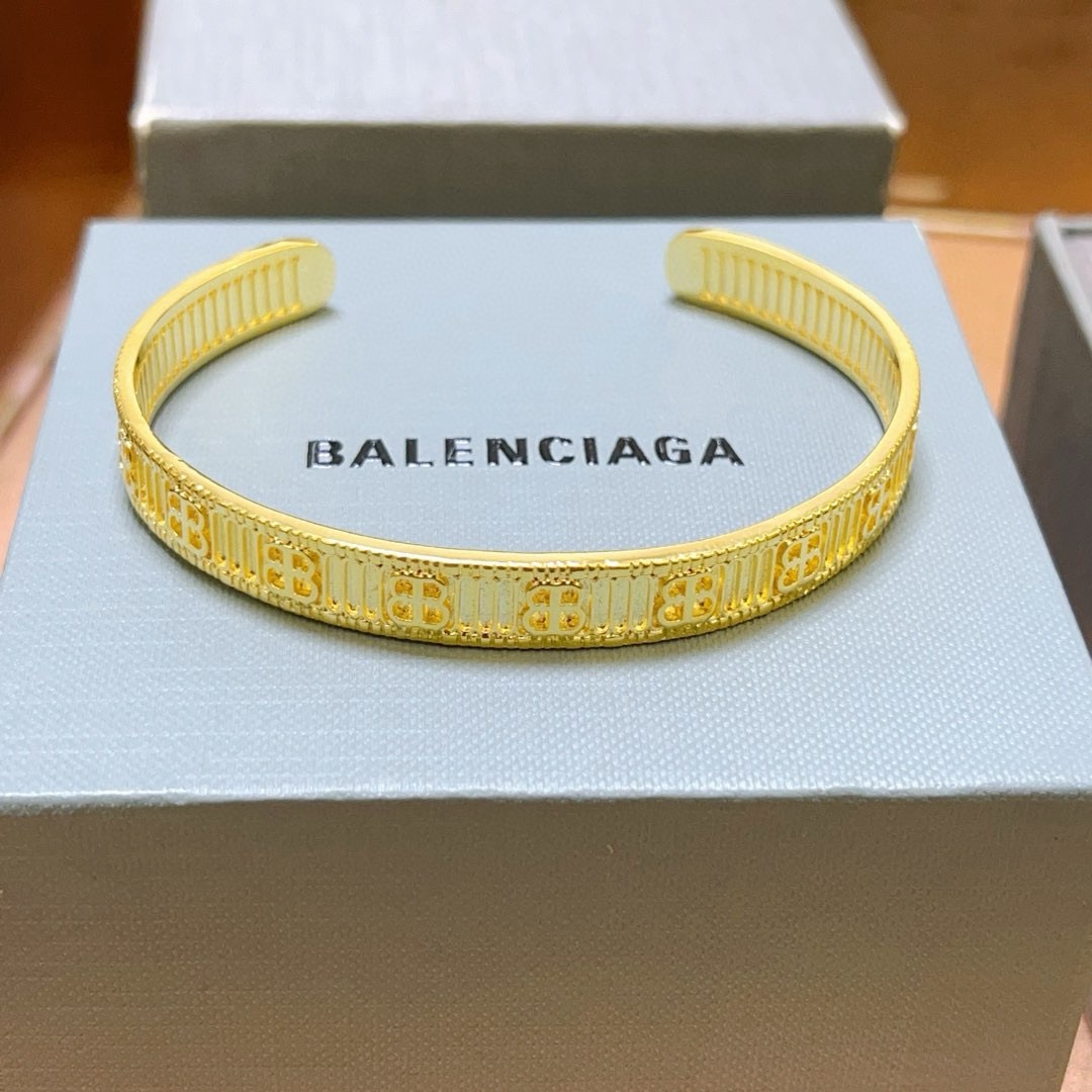 NO:705207,Batch. Original item, new product, Balenciaga bracelet, Balenciaga bracelet counter, consistent Balenciaga bracelet, popular model for men and women shipped, unique design, avant-garde, a must-have for men and women!  , jewelry boutique, balenciaga, balenciaga, bracelet, bracelet19860909批. 原单货新品 巴黎世家手镯 Balenciaga手链专柜一致巴黎世家手链手镯 男女火爆款出货 设计独特 前卫 男女必备！,饰品精品,balenciaga,balenciaga,bracelet,bracelet,Jewelry
