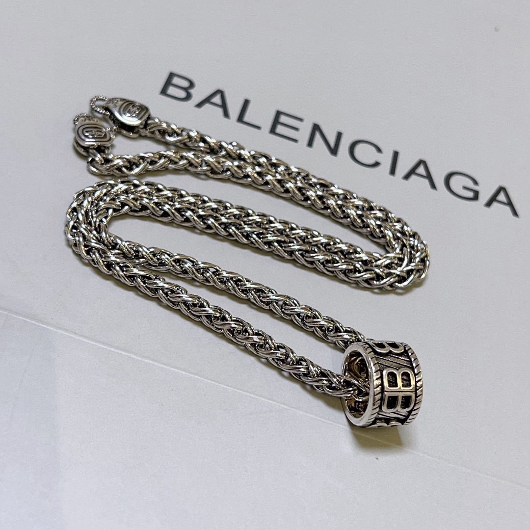 NO:705213,Batch original single goods new products Balenciaga necklace Balenciaga new necklace counter consistent fine details workmanship every detail process in place fine design craftsmanship hot models shipped unique design retro style Balenciaga necklace, jewelry boutique, balenciaga, balenciaga, necklace19860909批 原单货新品 巴黎世家项链 Balenciaga 新款项链专柜一致 细节做工精细 每个细节流程到位 设计工艺精细 火爆款出货 设计独特 复古风格 巴黎世家项链,饰品精品,balenciaga,balenciaga,necklace,Jewelry
