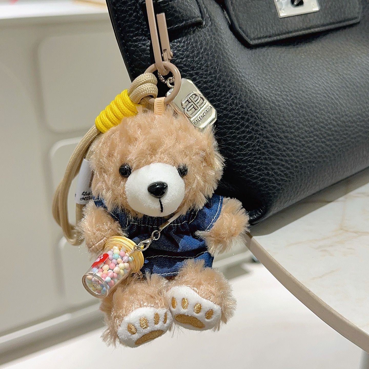 NO:705216,The first batch of new products released Balenciaga bag charm keychain Balenciaga keychain The latest bag charms are of a higher grade and are the same style as celebrities Classic co-branded design concept keychain series The details are distressed and not available in the market Glossy version This one has been on the market. The best-selling model in Balenciaga. Very good match with trendy backpacks, jewelry boutiques, balenciaga, backpacks, keychain19860909批新品发布 巴黎世家包包挂饰钥匙扣 巴黎世家钥匙扣 最新款包包挂饰档次更高明星同款 经典款联名设计理念钥匙扣系列 细节对版做旧处理 非市面亮面版型 这款一直在出 巴黎世家里面热卖款 非常好搭配潮流背包,饰品精品,balenciaga,backpacks,keychain,Jewelry