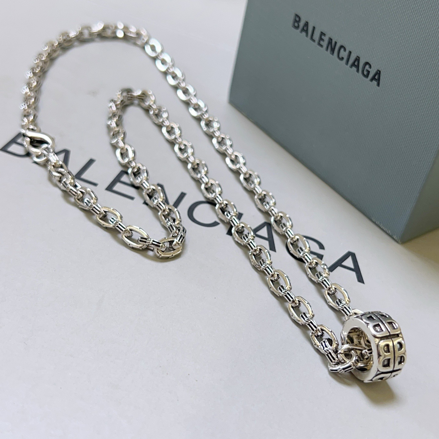 NO:705219,Batch original single goods new products Balenciaga necklace Balenciaga new necklace counter consistent fine details workmanship every detail process in place fine design craftsmanship hot models shipped unique design retro style Balenciaga necklace, jewelry boutique, balenciaga, balenciaga, necklace19860909批 原单货新品 巴黎世家项链 Balenciaga 新款项链专柜一致 细节做工精细 每个细节流程到位 设计工艺精细 火爆款出货 设计独特 复古风格 巴黎世家项链,饰品精品,balenciaga,balenciaga,necklace,Jewelry