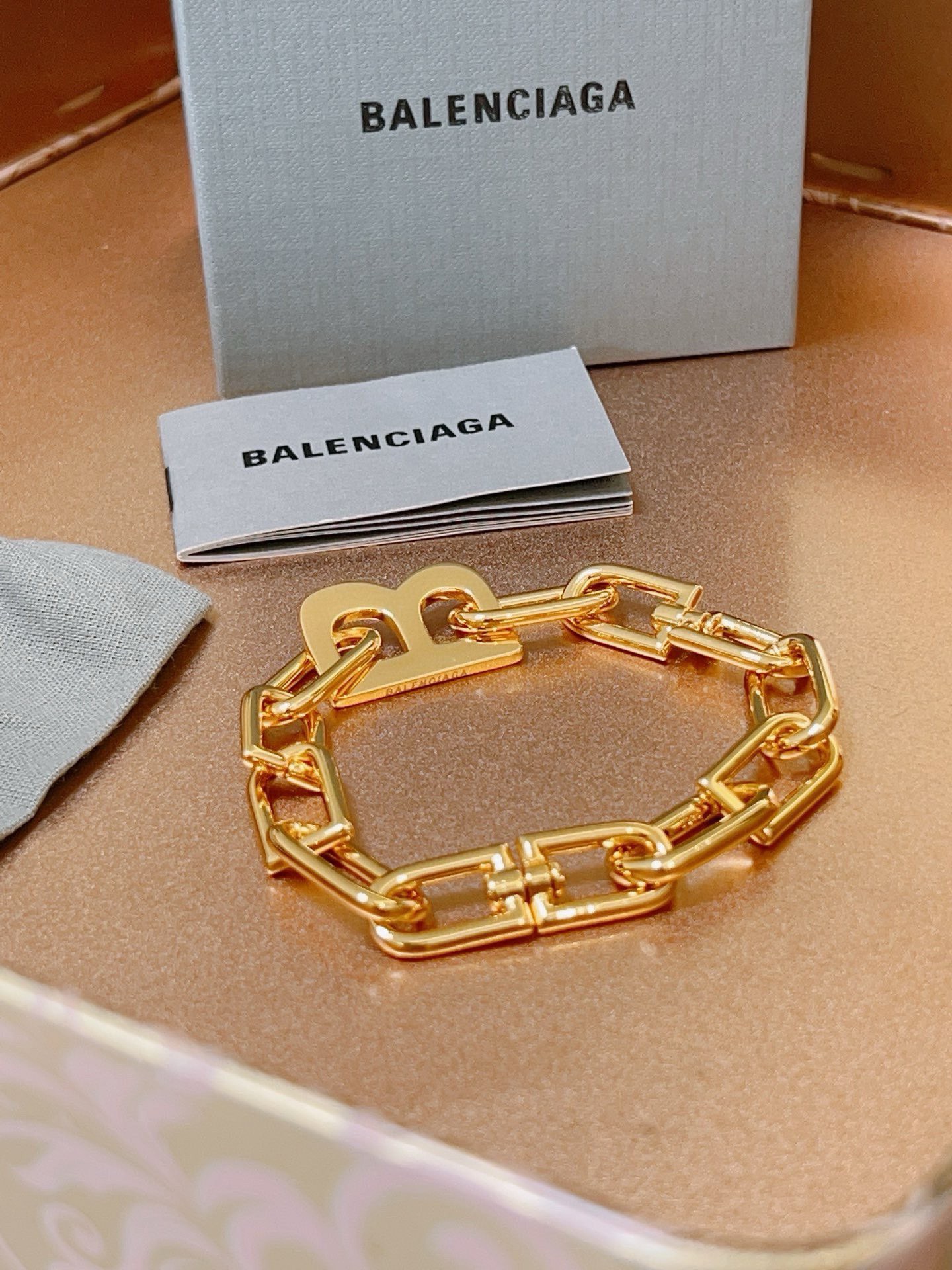 货🔹🔹新品 巴黎世家 Balenciaga手链🔹巴黎世家手链 男女款 设计独特 前卫 男女必备 6