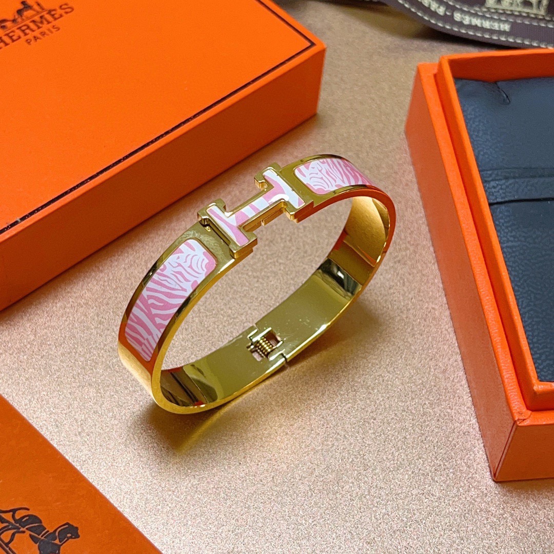 Bracelet Hermes Clic H Zebra Pattern métal doré et émail imprimé zèbre rose et blanc 17cm