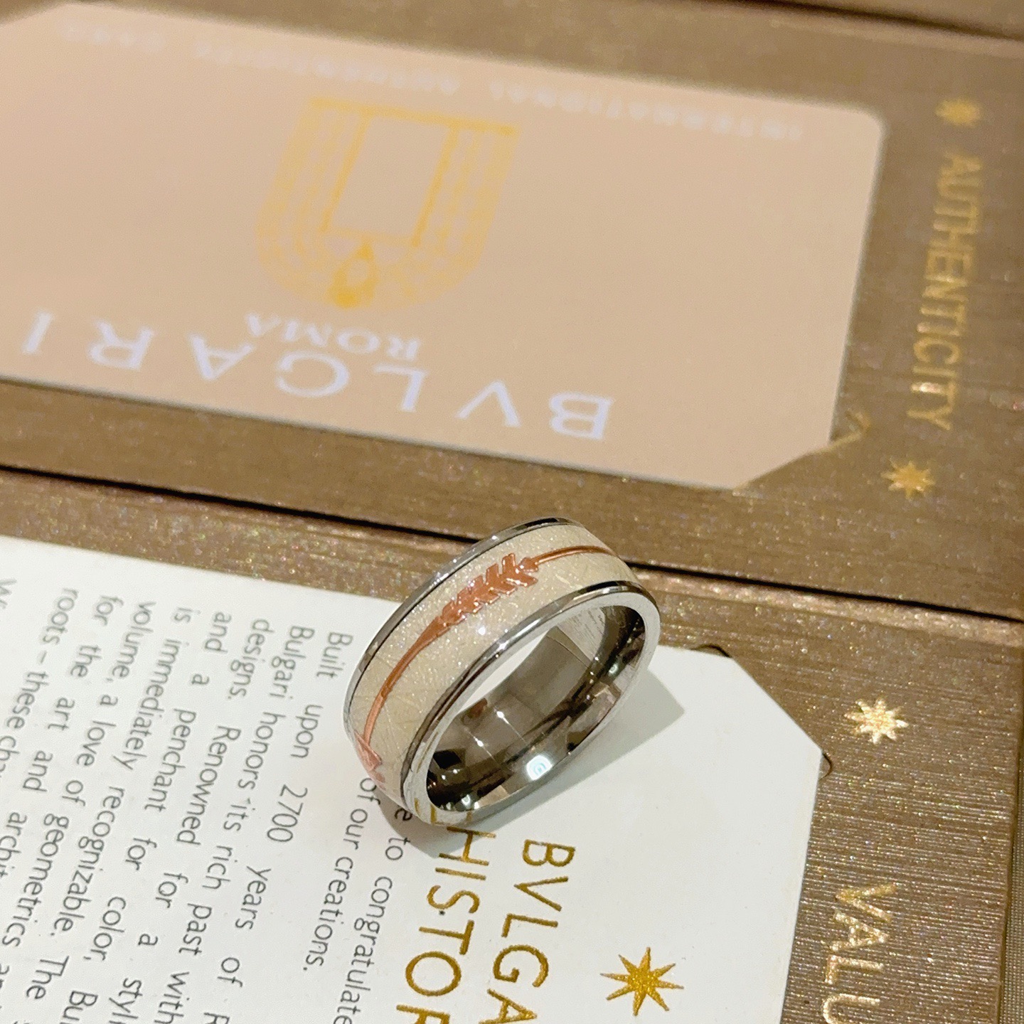 Bvlgari DIVAS DREAM ring silver-toned metal with rose gold arrow detail and white enamel inlay 10