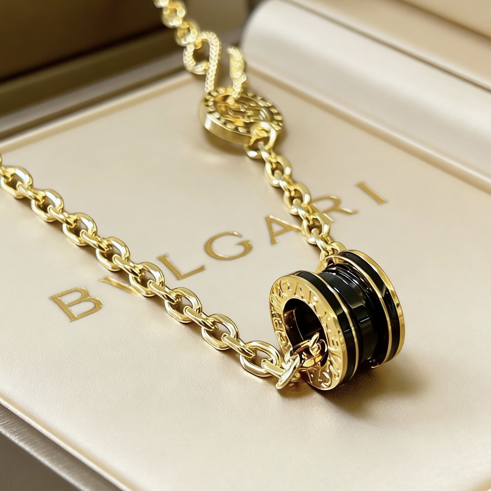 Bvlgari B zero1 necklace 18K yellow gold with black ceramic 60cm