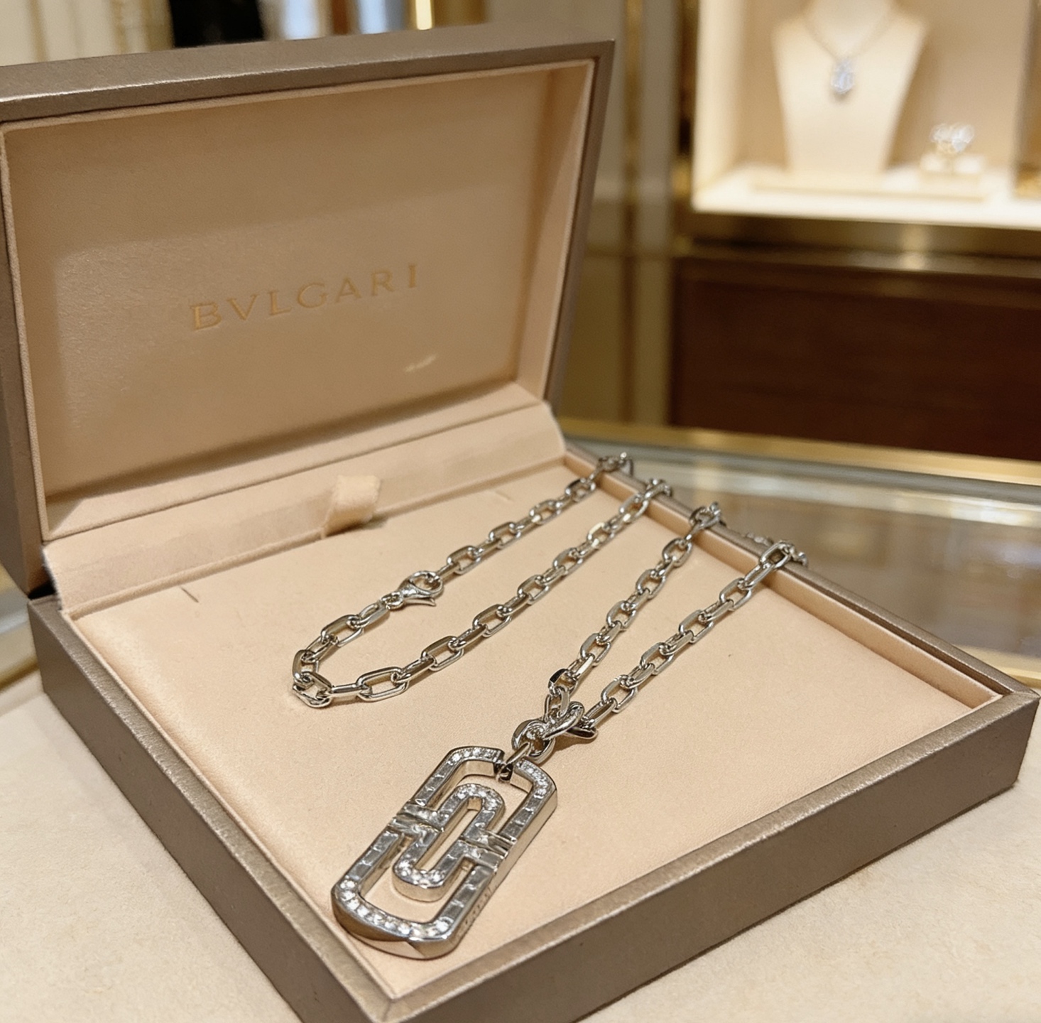Bvlgari Jewelry Bvlgari V 。BVLGARIBvlgari DIVAS‘ DREAM ， ， ， ， ，18K ， 。 Bvlgari — photo 9